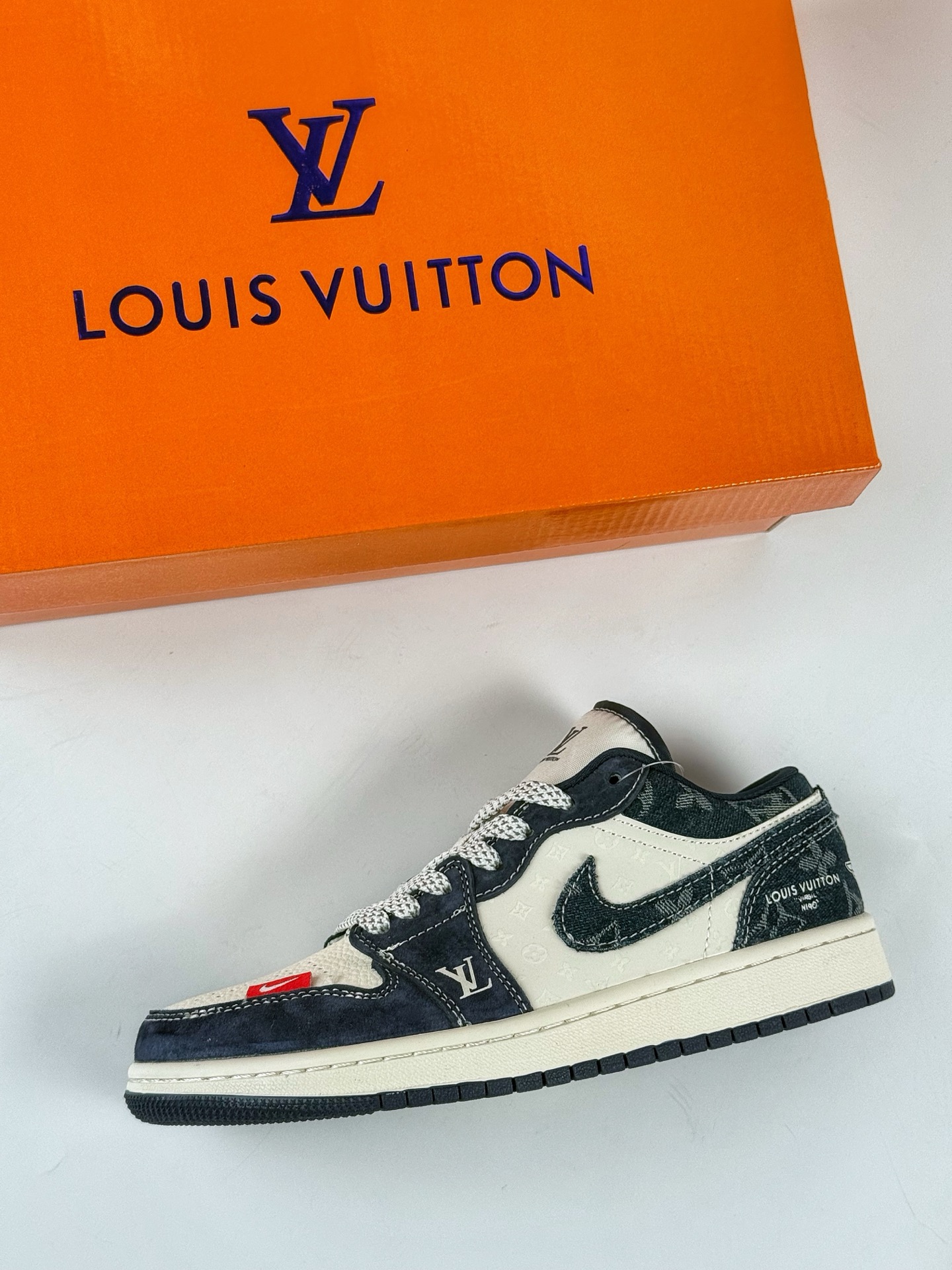 280 Air Jordan 1 Retro Low x Louis Vuitton 蓝白满天星 YX5066-368-Chinese UA Cheap High Quatity Brand Clothes Bags handbags Sneakers wholesale wholesaler seller from China Factory suppliers Fashion Clothing Shoes best Quality Beautiful Price 280 Air Jordan 1 Retro Low x Louis Vuitton 蓝白满天星 YX5066-368