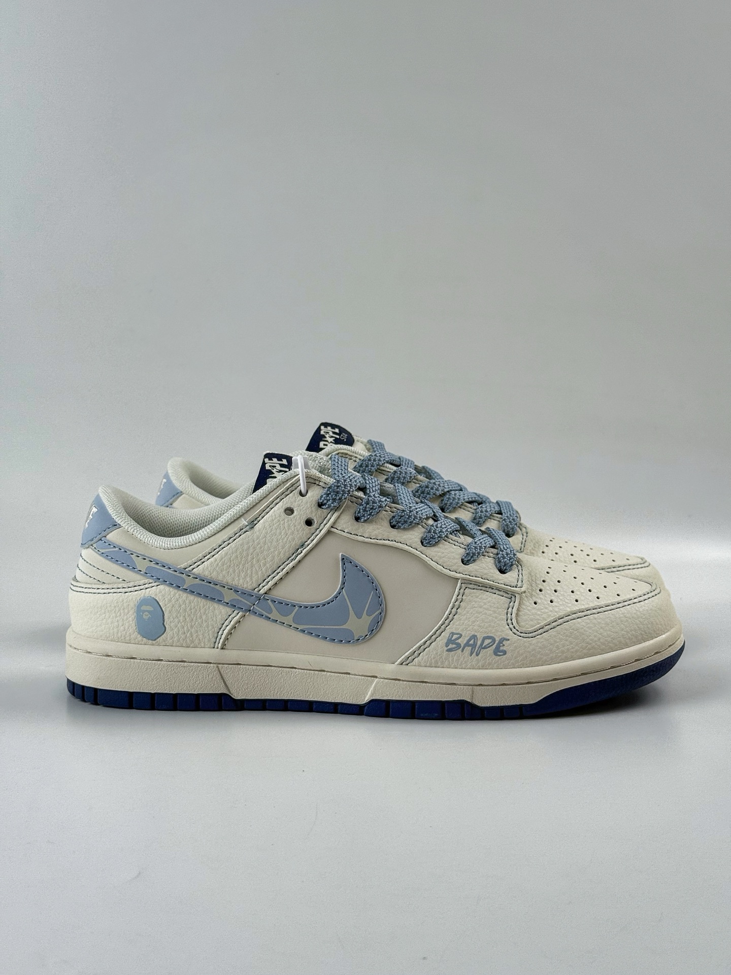 260 Nike SB Dunk Low x BAPE 白蓝满天星 HS8068-035-Chinese UA Cheap High Quatity Brand Clothes Bags handbags Sneakers wholesale wholesaler seller from China Factory suppliers Fashion Clothing Shoes best Quality Beautiful Price 260 Nike SB Dunk Low x BAPE 白蓝满天星 HS8068-035