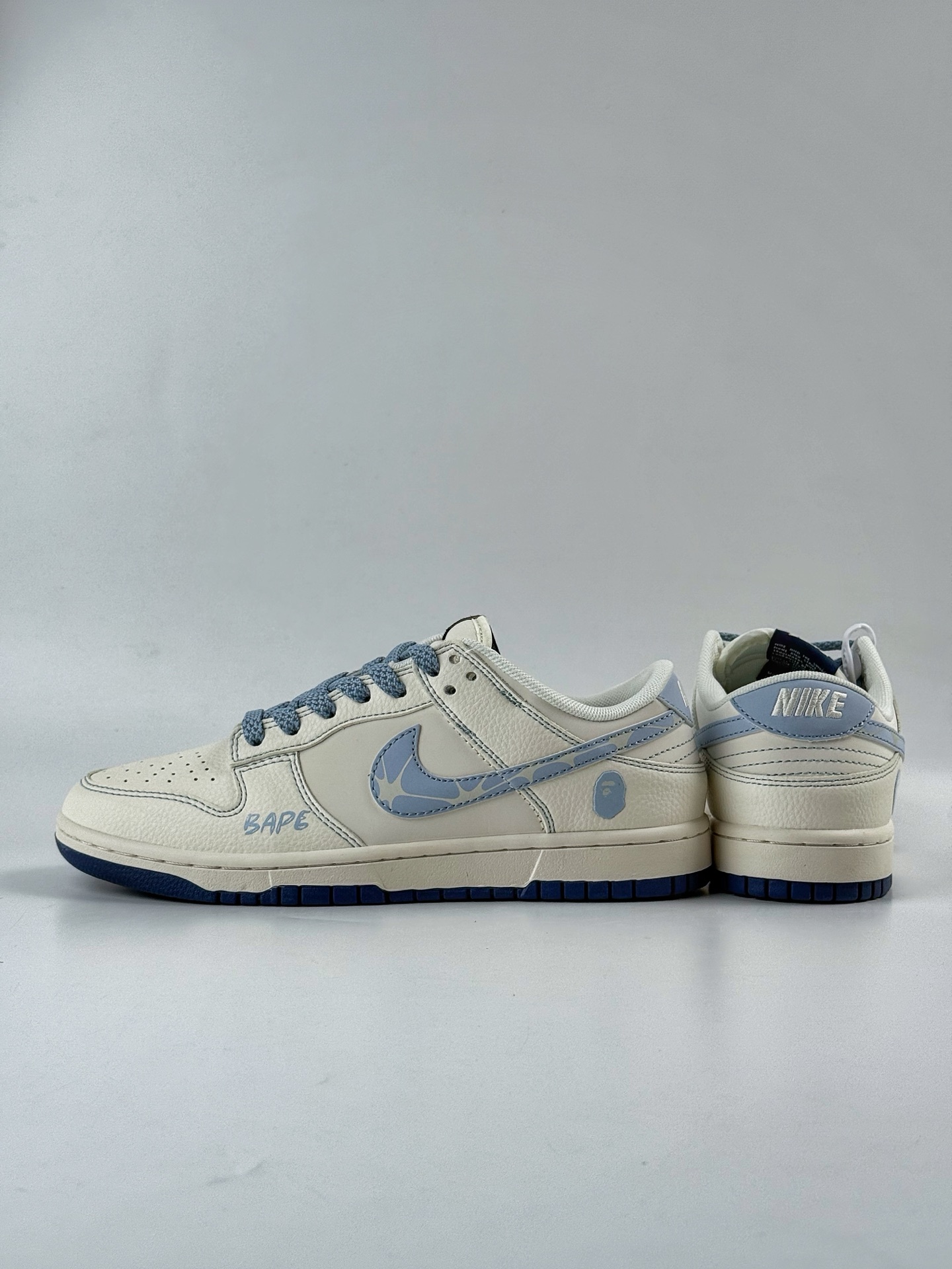 260 Nike SB Dunk Low x BAPE 白蓝满天星 HS8068-035-Chinese UA Cheap High Quatity Brand Clothes Bags handbags Sneakers wholesale wholesaler seller from China Factory suppliers Fashion Clothing Shoes best Quality Beautiful Price 260 Nike SB Dunk Low x BAPE 白蓝满天星 HS8068-035