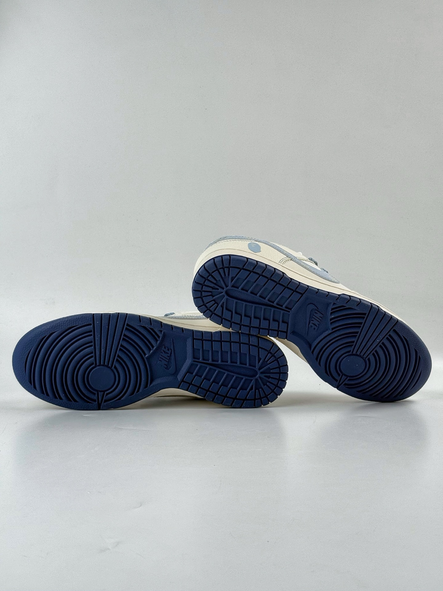 260 Nike SB Dunk Low x BAPE 白蓝满天星 HS8068-035-Chinese UA Cheap High Quatity Brand Clothes Bags handbags Sneakers wholesale wholesaler seller from China Factory suppliers Fashion Clothing Shoes best Quality Beautiful Price 260 Nike SB Dunk Low x BAPE 白蓝满天星 HS8068-035