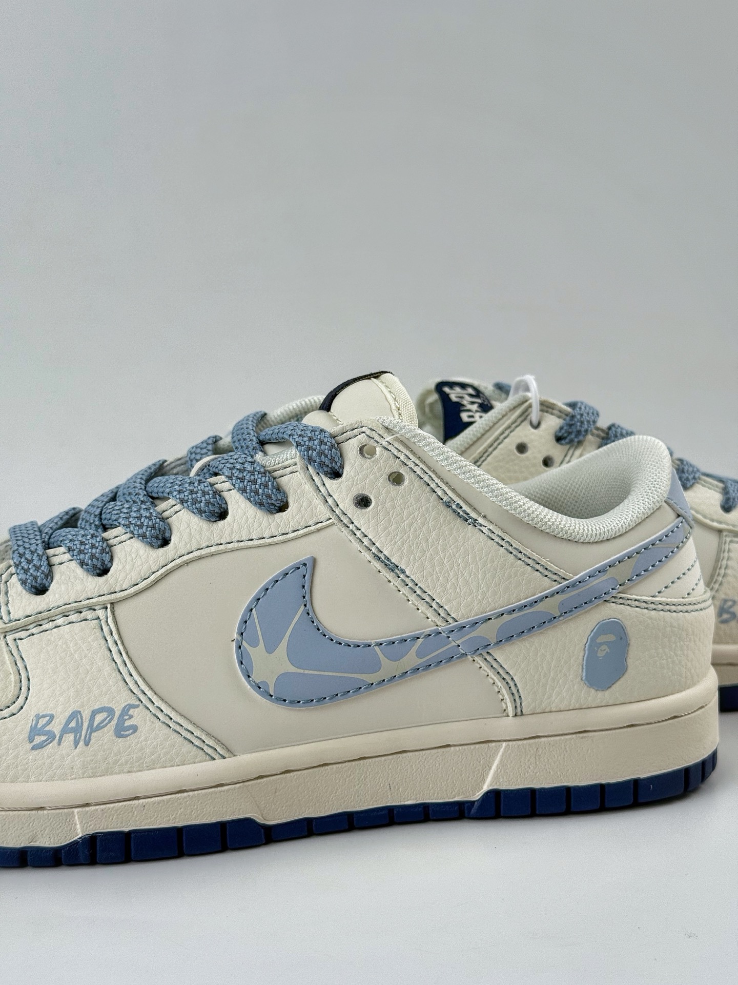 260 Nike SB Dunk Low x BAPE 白蓝满天星 HS8068-035-Chinese UA Cheap High Quatity Brand Clothes Bags handbags Sneakers wholesale wholesaler seller from China Factory suppliers Fashion Clothing Shoes best Quality Beautiful Price 260 Nike SB Dunk Low x BAPE 白蓝满天星 HS8068-035