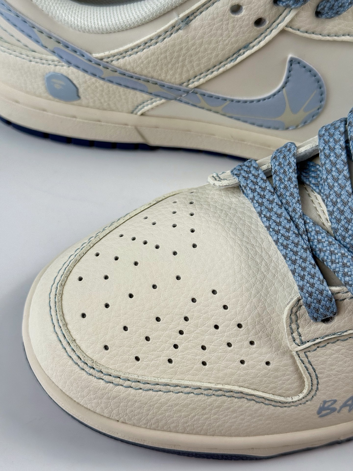 260 Nike SB Dunk Low x BAPE 白蓝满天星 HS8068-035-Chinese UA Cheap High Quatity Brand Clothes Bags handbags Sneakers wholesale wholesaler seller from China Factory suppliers Fashion Clothing Shoes best Quality Beautiful Price 260 Nike SB Dunk Low x BAPE 白蓝满天星 HS8068-035