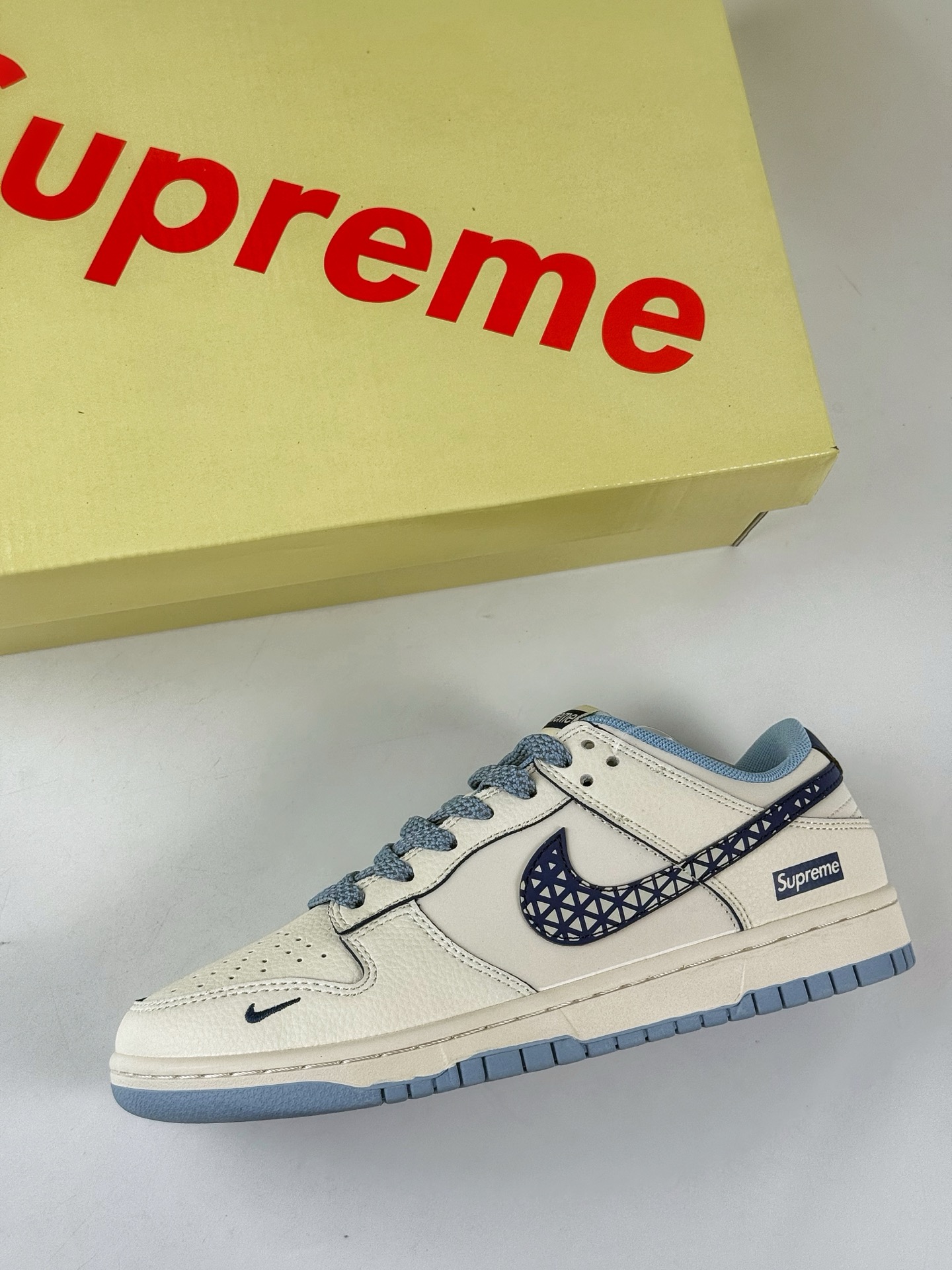 260 Nike SB Dunk Low x Supreme 白蓝小勾满天星 HS8068-036-Chinese UA Cheap High Quatity Brand Clothes Bags handbags Sneakers wholesale wholesaler seller from China Factory suppliers Fashion Clothing Shoes best Quality Beautiful Price 260 Nike SB Dunk Low x Supreme 白蓝小勾满天星 HS8068-036