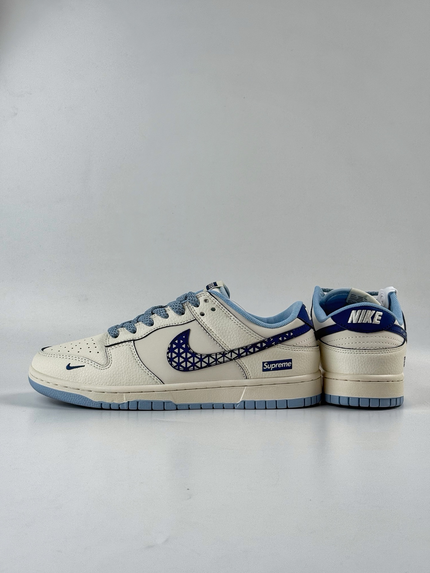 260 Nike SB Dunk Low x Supreme 白蓝小勾满天星 HS8068-036-Chinese UA Cheap High Quatity Brand Clothes Bags handbags Sneakers wholesale wholesaler seller from China Factory suppliers Fashion Clothing Shoes best Quality Beautiful Price 260 Nike SB Dunk Low x Supreme 白蓝小勾满天星 HS8068-036