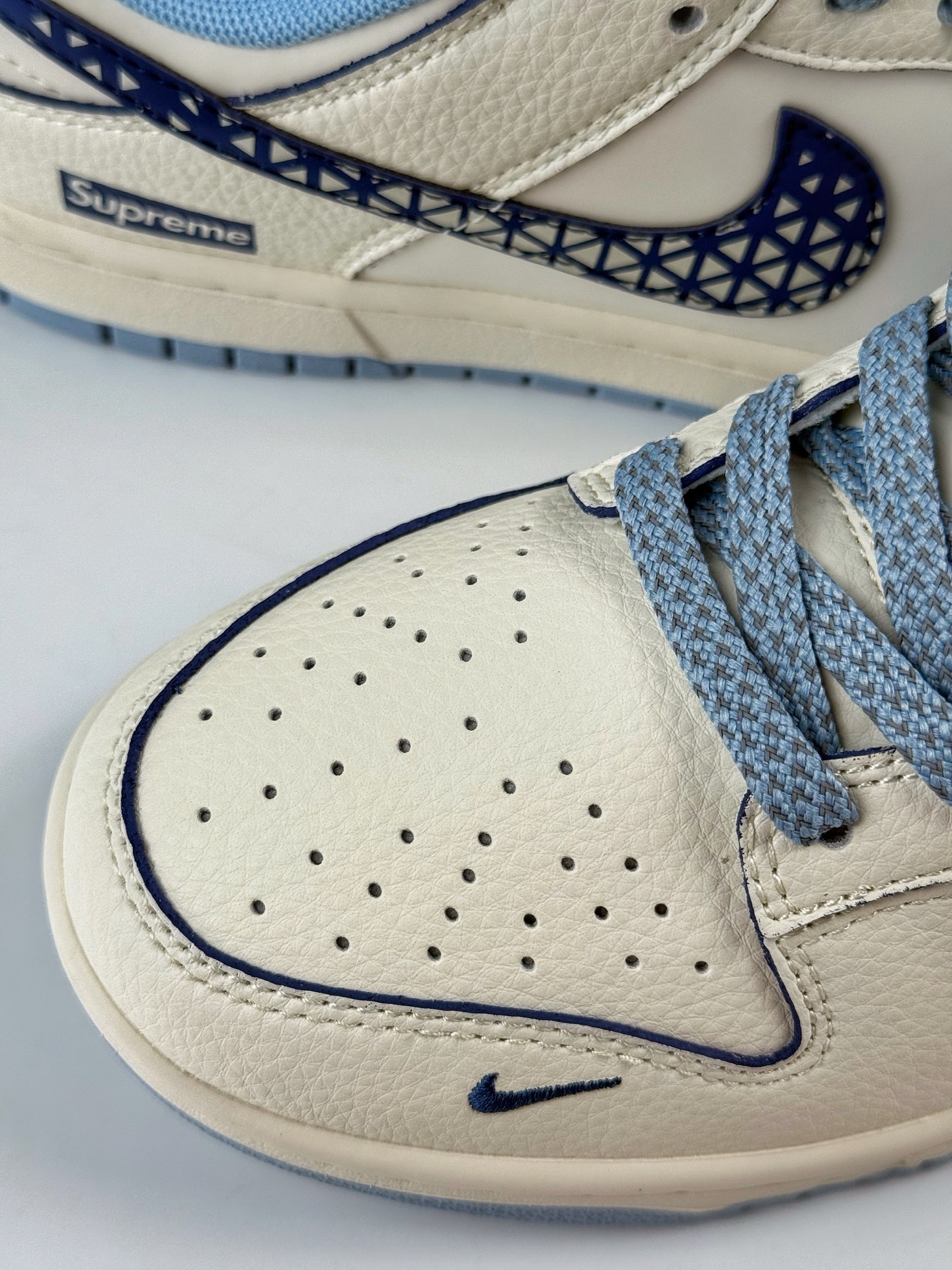 260 Nike SB Dunk Low x Supreme 白蓝小勾满天星 HS8068-036-Chinese UA Cheap High Quatity Brand Clothes Bags handbags Sneakers wholesale wholesaler seller from China Factory suppliers Fashion Clothing Shoes best Quality Beautiful Price 260 Nike SB Dunk Low x Supreme 白蓝小勾满天星 HS8068-036