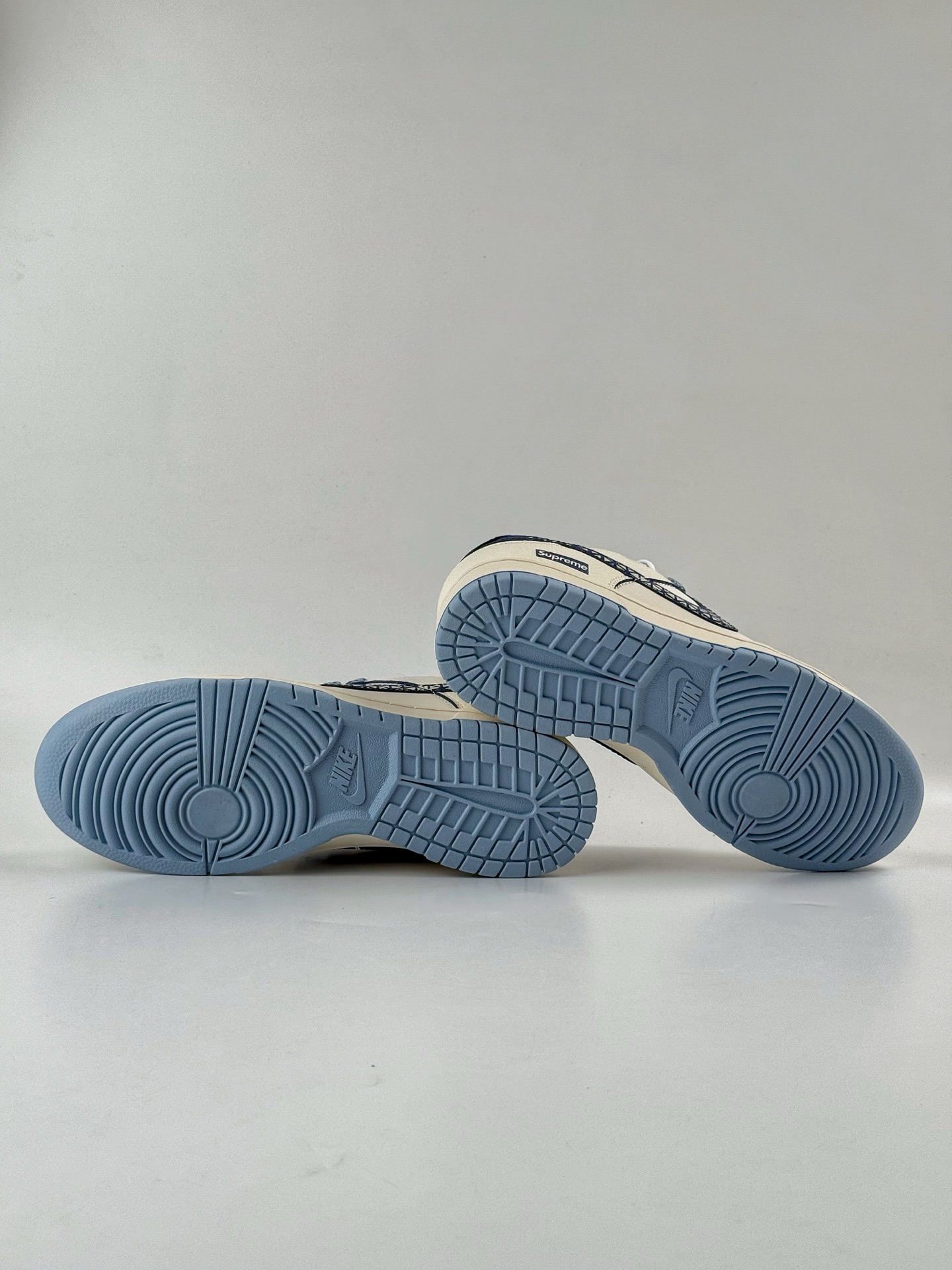 260 Nike SB Dunk Low x Supreme 白蓝小勾满天星 HS8068-036-Chinese UA Cheap High Quatity Brand Clothes Bags handbags Sneakers wholesale wholesaler seller from China Factory suppliers Fashion Clothing Shoes best Quality Beautiful Price 260 Nike SB Dunk Low x Supreme 白蓝小勾满天星 HS8068-036