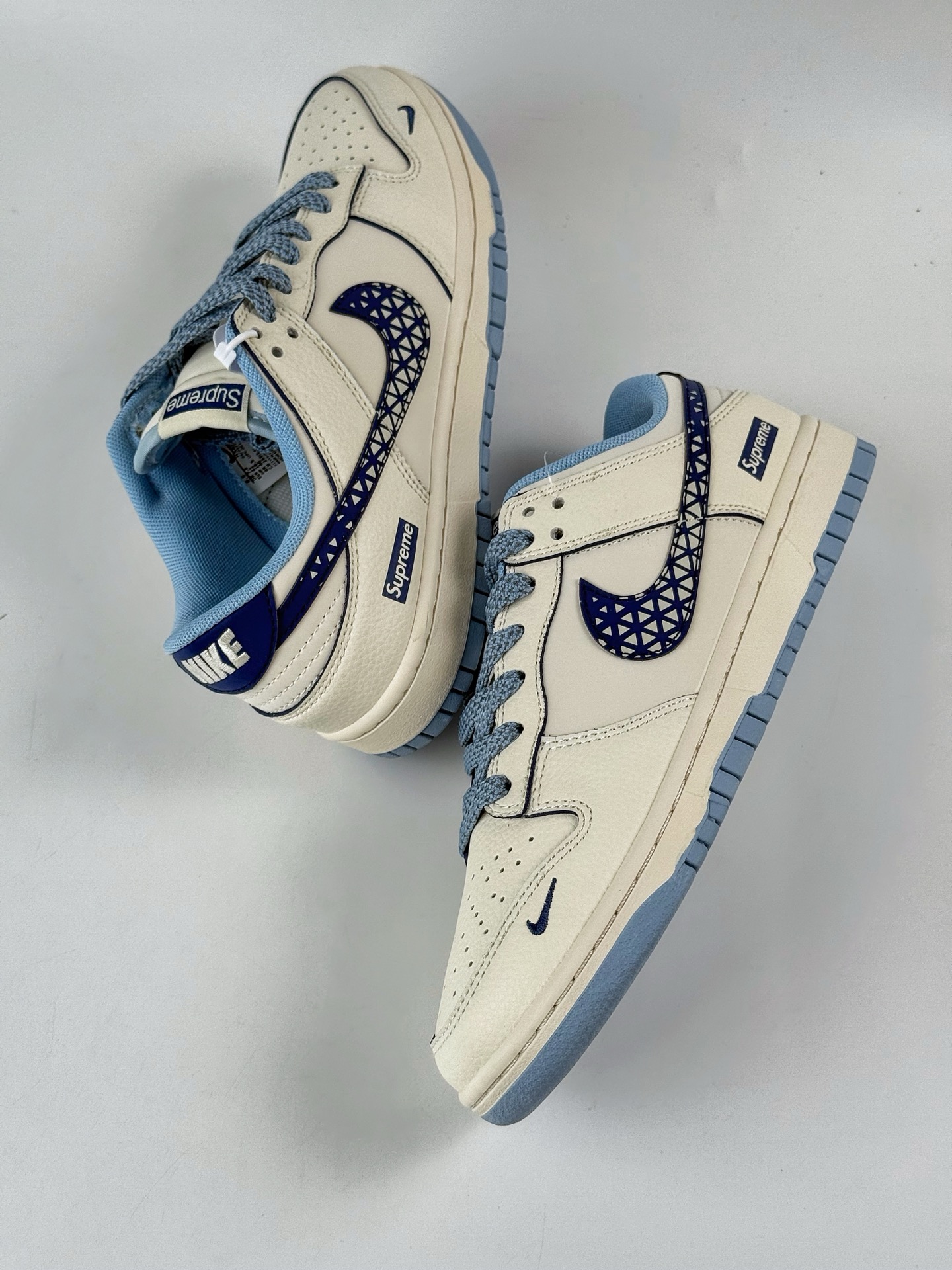 260 Nike SB Dunk Low x Supreme 白蓝小勾满天星 HS8068-036-Chinese UA Cheap High Quatity Brand Clothes Bags handbags Sneakers wholesale wholesaler seller from China Factory suppliers Fashion Clothing Shoes best Quality Beautiful Price 260 Nike SB Dunk Low x Supreme 白蓝小勾满天星 HS8068-036