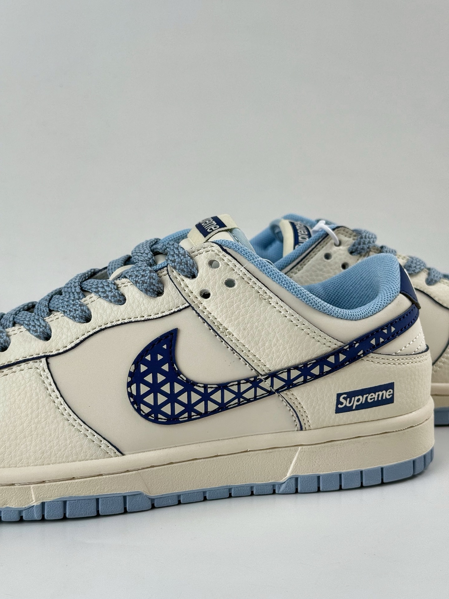 260 Nike SB Dunk Low x Supreme 白蓝小勾满天星 HS8068-036-Chinese UA Cheap High Quatity Brand Clothes Bags handbags Sneakers wholesale wholesaler seller from China Factory suppliers Fashion Clothing Shoes best Quality Beautiful Price 260 Nike SB Dunk Low x Supreme 白蓝小勾满天星 HS8068-036