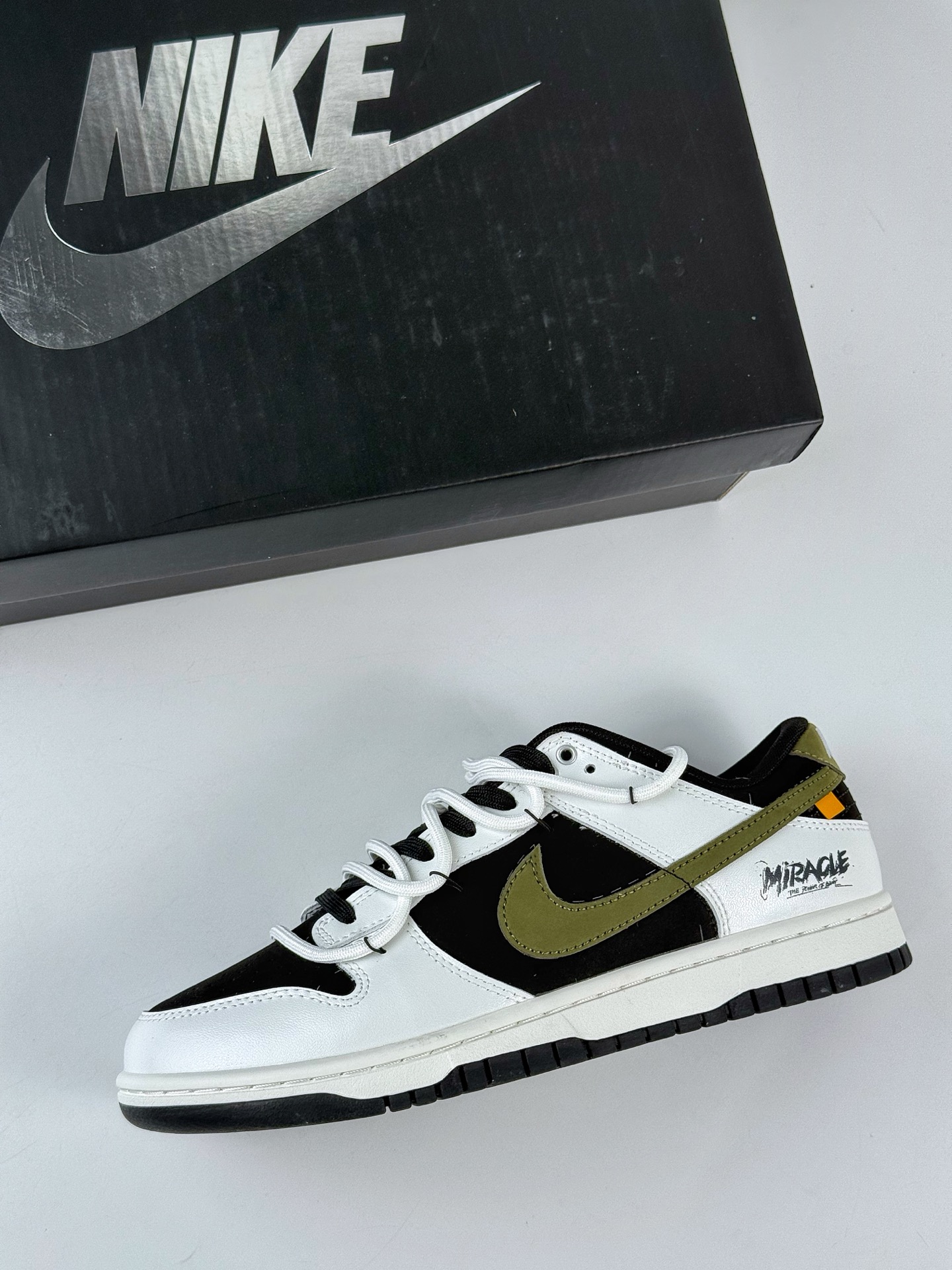 280 Nike SB Dunk Low x 寻迹使者 白黑 WG0414-024-Chinese UA Cheap High Quatity Brand Clothes Bags handbags Sneakers wholesale wholesaler seller from China Factory suppliers Fashion Clothing Shoes best Quality Beautiful Price 280 Nike SB Dunk Low x 寻迹使者 白黑 WG0414-024