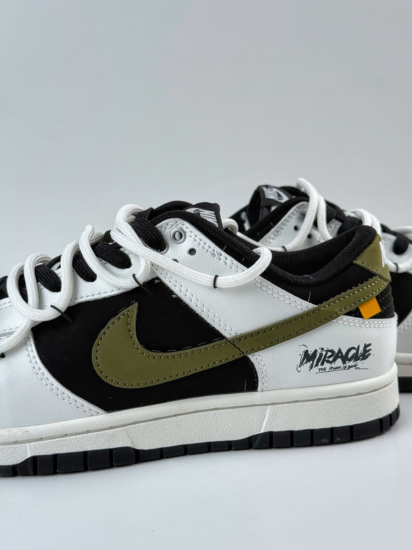 280 Nike SB Dunk Low x 寻迹使者 白黑 WG0414-024-Chinese UA Cheap High Quatity Brand Clothes Bags handbags Sneakers wholesale wholesaler seller from China Factory suppliers Fashion Clothing Shoes best Quality Beautiful Price 280 Nike SB Dunk Low x 寻迹使者 白黑 WG0414-024