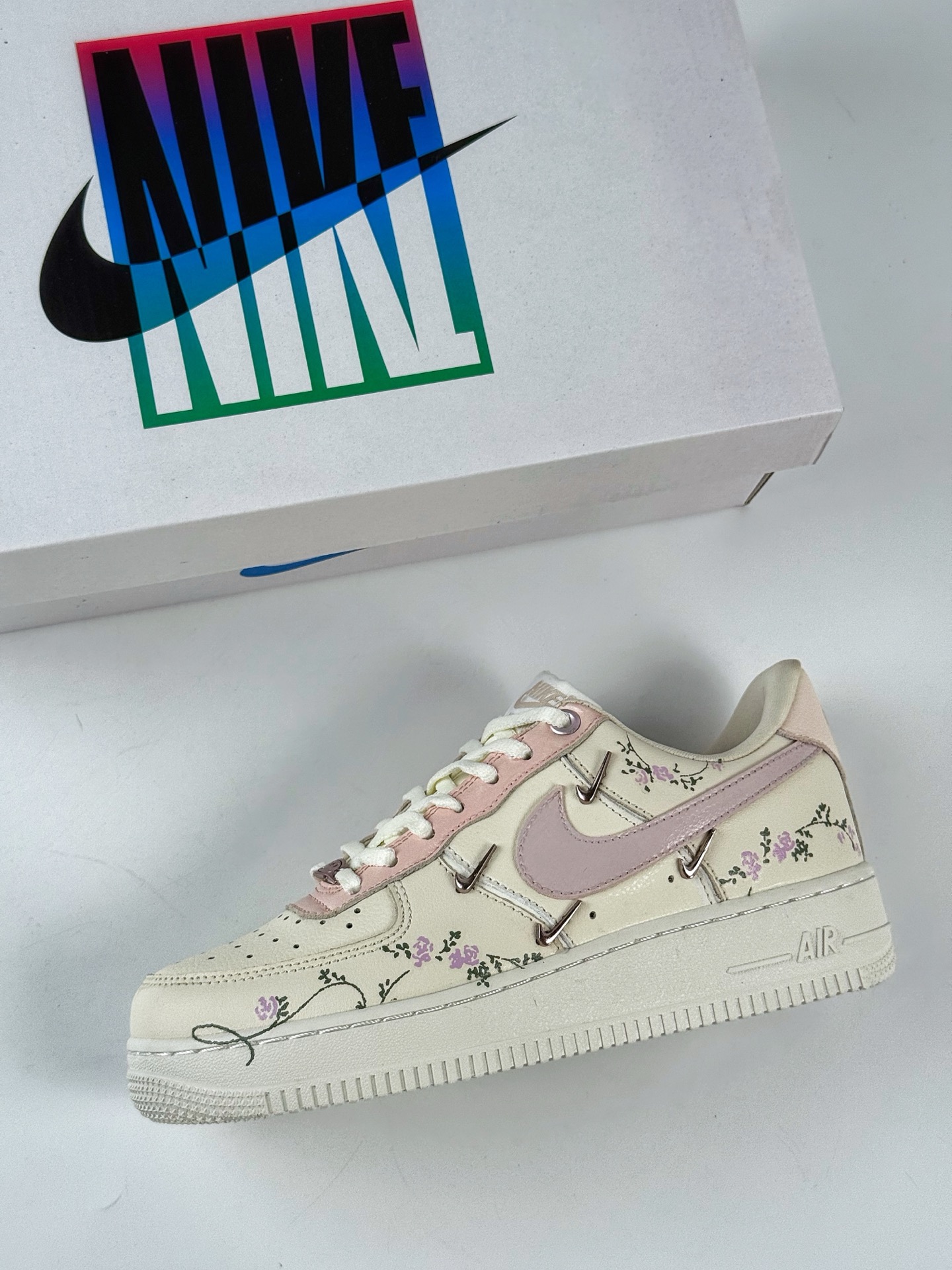 260 Nike Air Force 1 Low 07 白粉桃花四勾 FV8110-182-Chinese UA Cheap High Quatity Brand Clothes Bags handbags Sneakers wholesale wholesaler seller from China Factory suppliers Fashion Clothing Shoes best Quality Beautiful Price 260 Nike Air Force 1 Low 07 白粉桃花四勾 FV8110-182