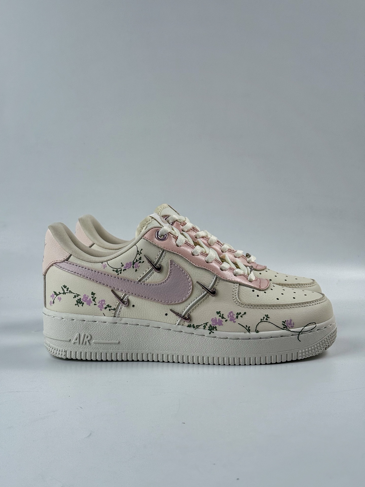 260 Nike Air Force 1 Low 07 白粉桃花四勾 FV8110-182-Chinese UA Cheap High Quatity Brand Clothes Bags handbags Sneakers wholesale wholesaler seller from China Factory suppliers Fashion Clothing Shoes best Quality Beautiful Price 260 Nike Air Force 1 Low 07 白粉桃花四勾 FV8110-182