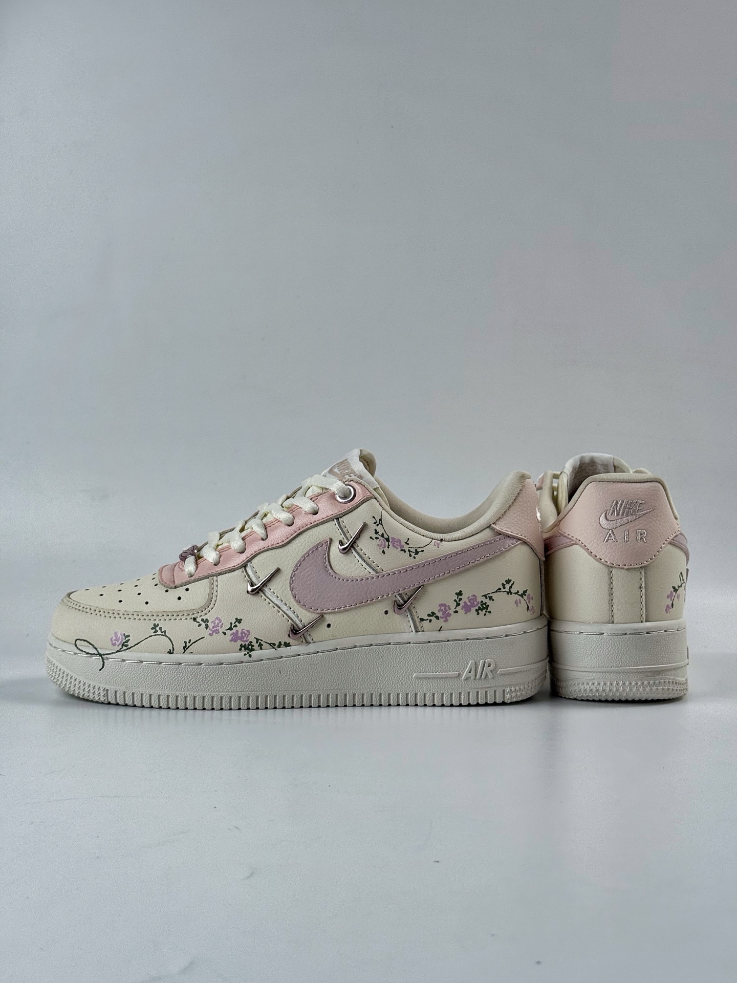 260 Nike Air Force 1 Low 07 白粉桃花四勾 FV8110-182-Chinese UA Cheap High Quatity Brand Clothes Bags handbags Sneakers wholesale wholesaler seller from China Factory suppliers Fashion Clothing Shoes best Quality Beautiful Price 260 Nike Air Force 1 Low 07 白粉桃花四勾 FV8110-182