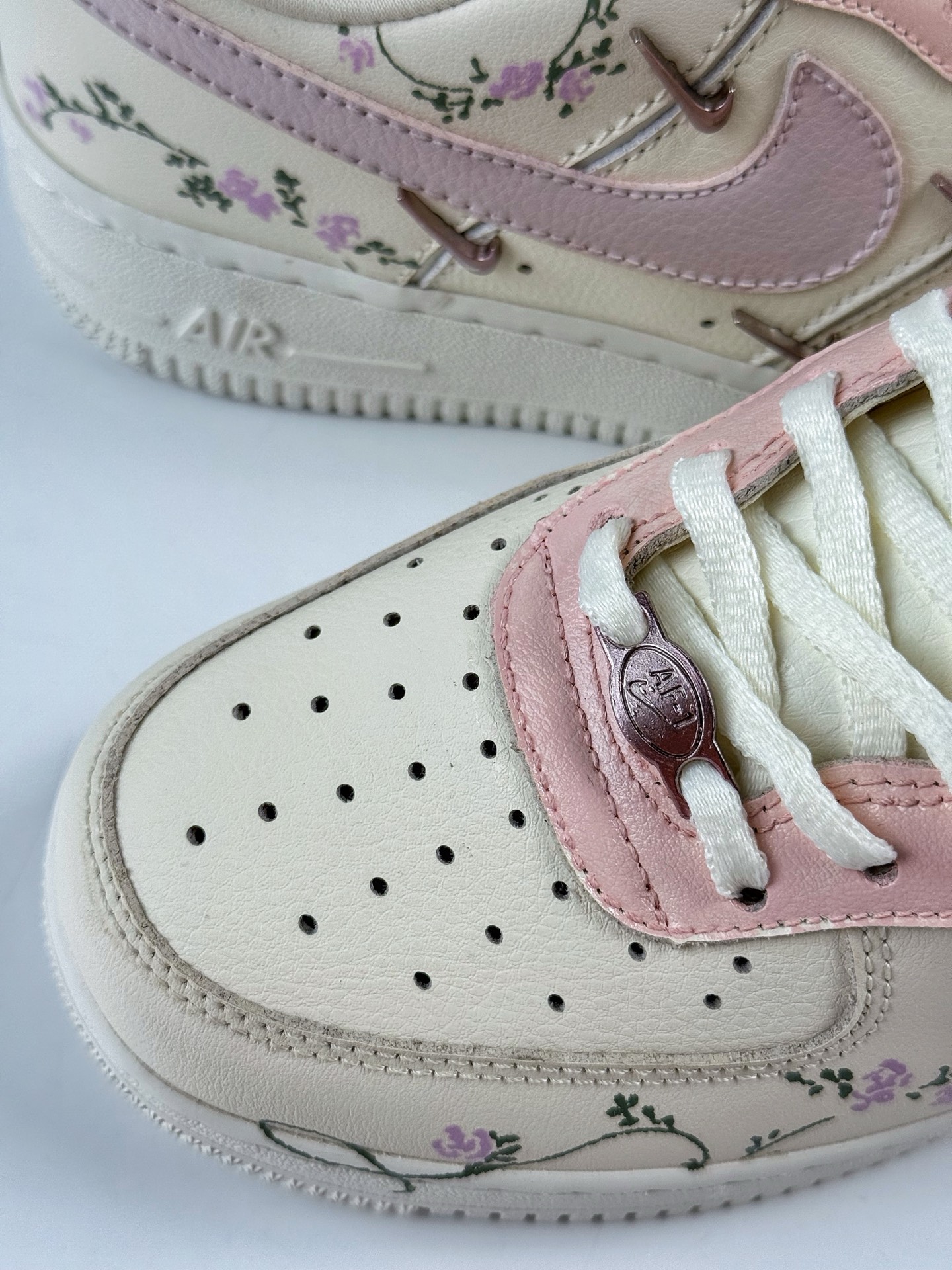 260 Nike Air Force 1 Low 07 白粉桃花四勾 FV8110-182-Chinese UA Cheap High Quatity Brand Clothes Bags handbags Sneakers wholesale wholesaler seller from China Factory suppliers Fashion Clothing Shoes best Quality Beautiful Price 260 Nike Air Force 1 Low 07 白粉桃花四勾 FV8110-182