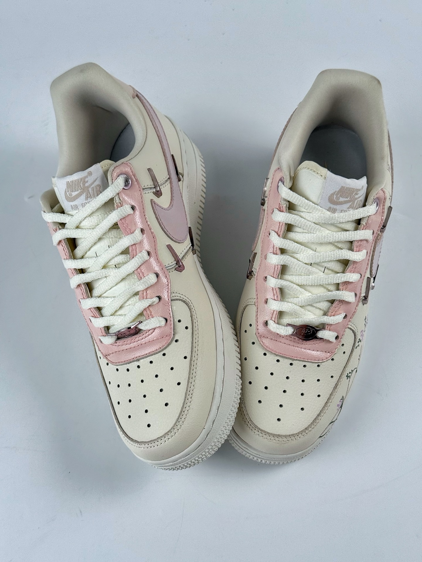 260 Nike Air Force 1 Low 07 白粉桃花四勾 FV8110-182-Chinese UA Cheap High Quatity Brand Clothes Bags handbags Sneakers wholesale wholesaler seller from China Factory suppliers Fashion Clothing Shoes best Quality Beautiful Price 260 Nike Air Force 1 Low 07 白粉桃花四勾 FV8110-182
