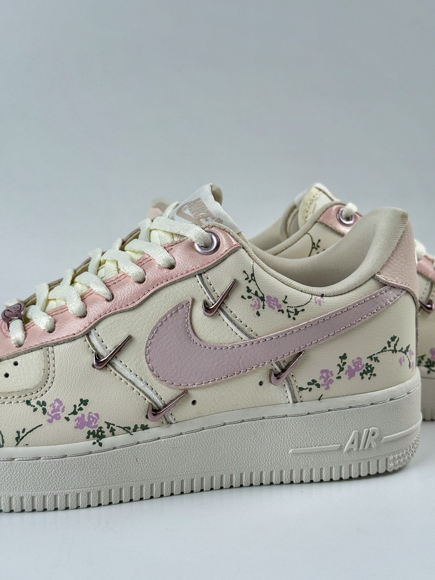 260 Nike Air Force 1 Low 07 白粉桃花四勾 FV8110-182-Chinese UA Cheap High Quatity Brand Clothes Bags handbags Sneakers wholesale wholesaler seller from China Factory suppliers Fashion Clothing Shoes best Quality Beautiful Price 260 Nike Air Force 1 Low 07 白粉桃花四勾 FV8110-182