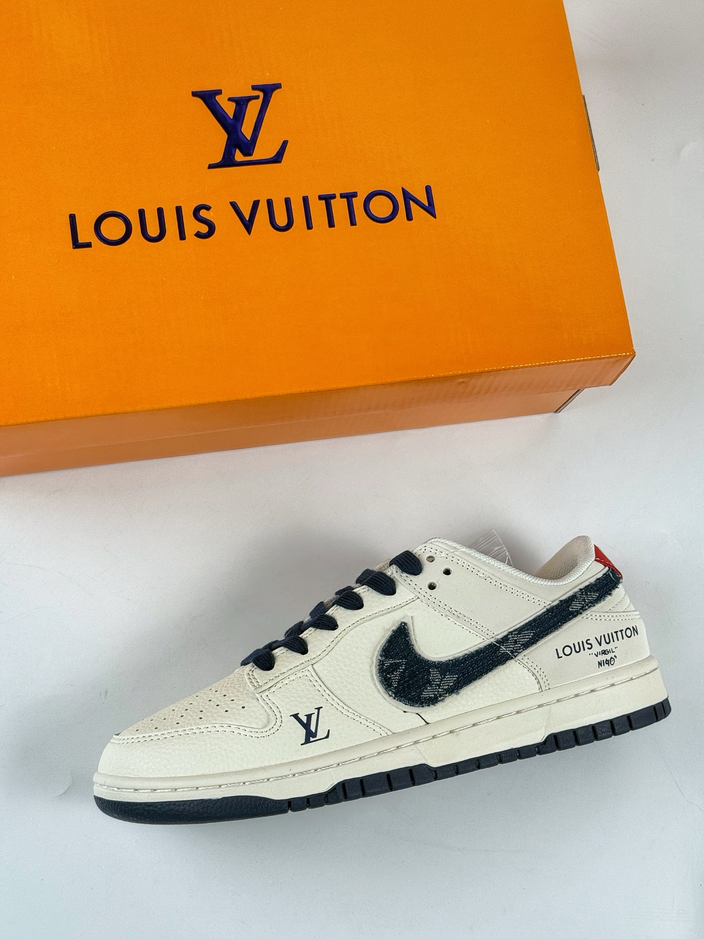 280 Nike SB Dunk Low x Louis Vuitton 白蓝 JP1628-037