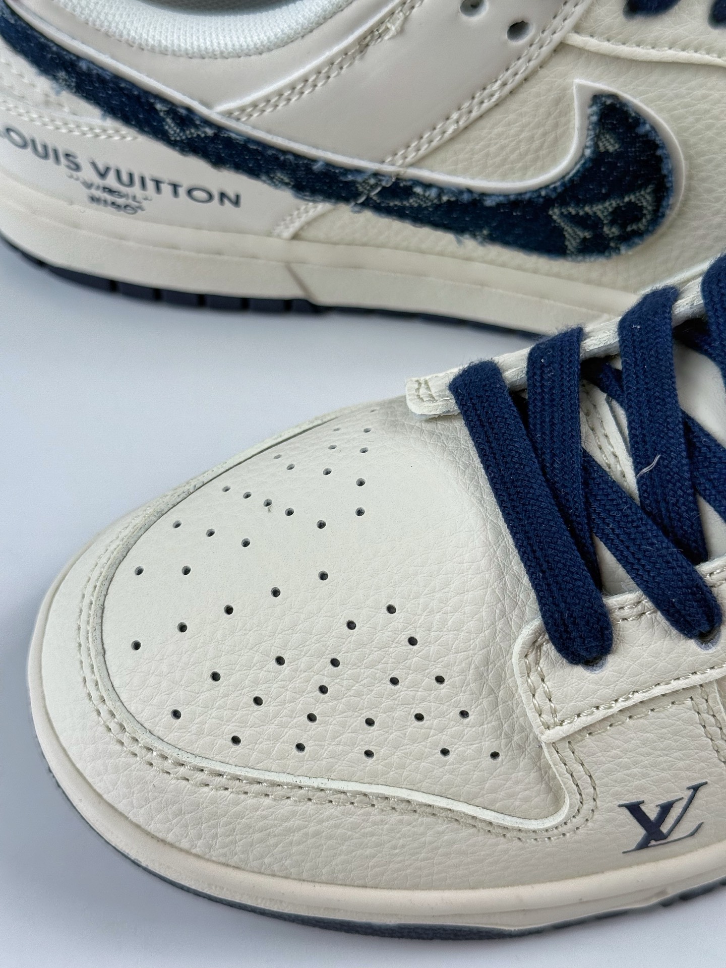 280 Nike SB Dunk Low x Louis Vuitton 白蓝 JP1628-037