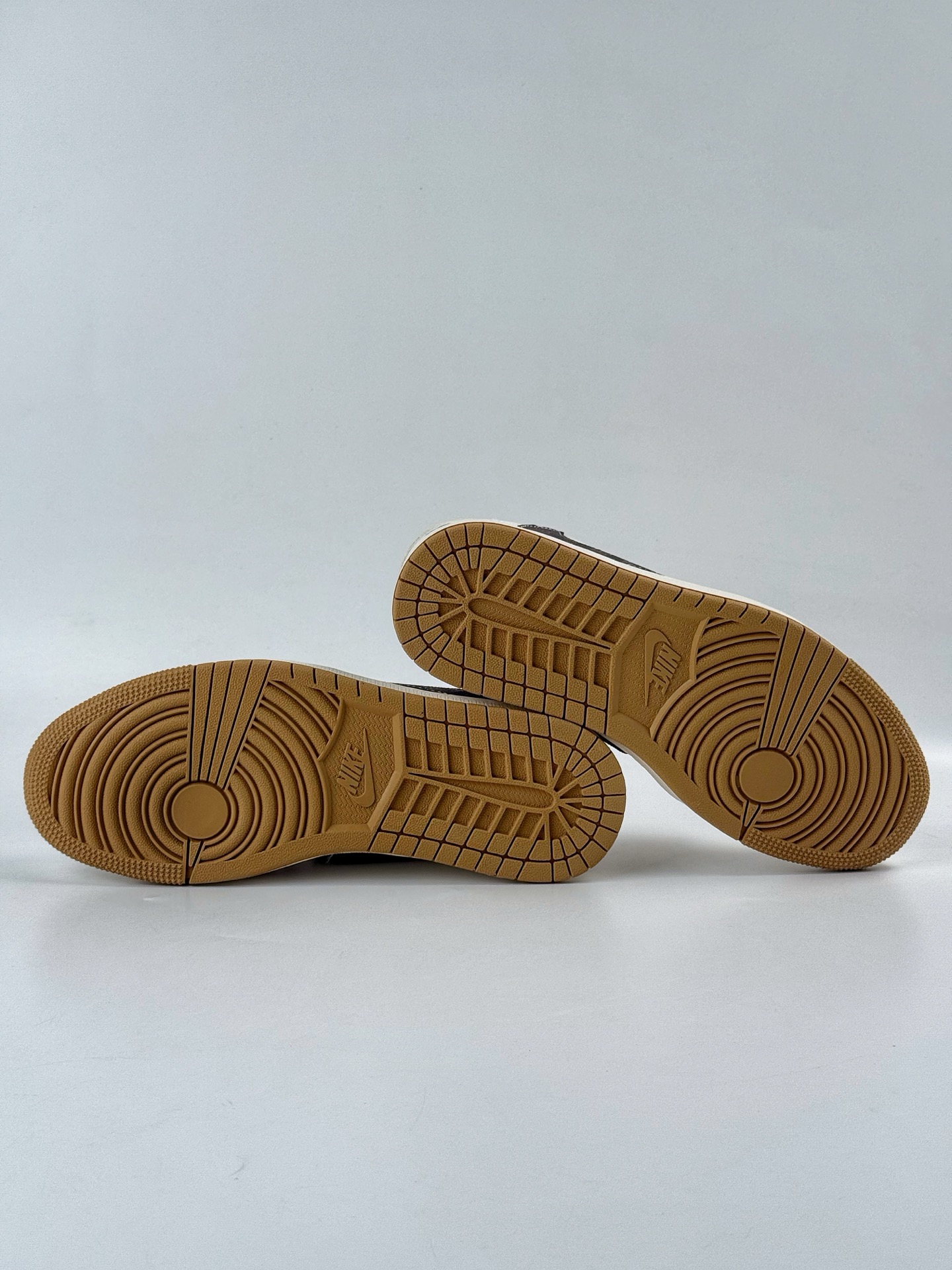 280 Travis Scott x Nike Air Jordan 1 Low x Louis Vuitton Air Jordan 1 Low 反转白黑倒钩 XS7089-617