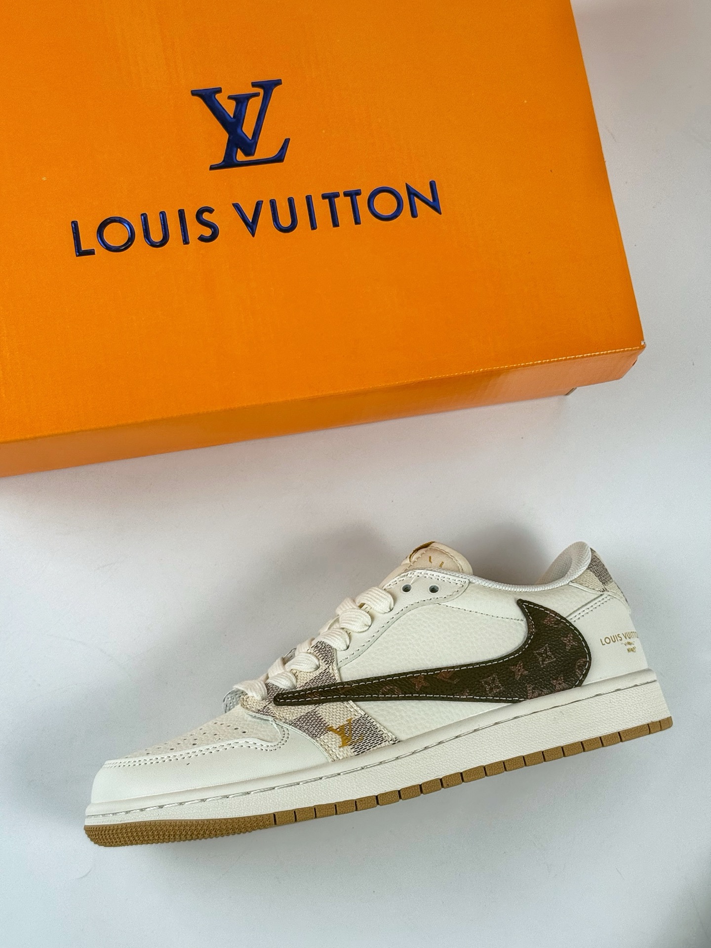 280 Travis Scott x Nike Air Jordan 1 Low x Louis Vuitton Air Jordan 1 Low 反转白黑倒钩 XS7089-617