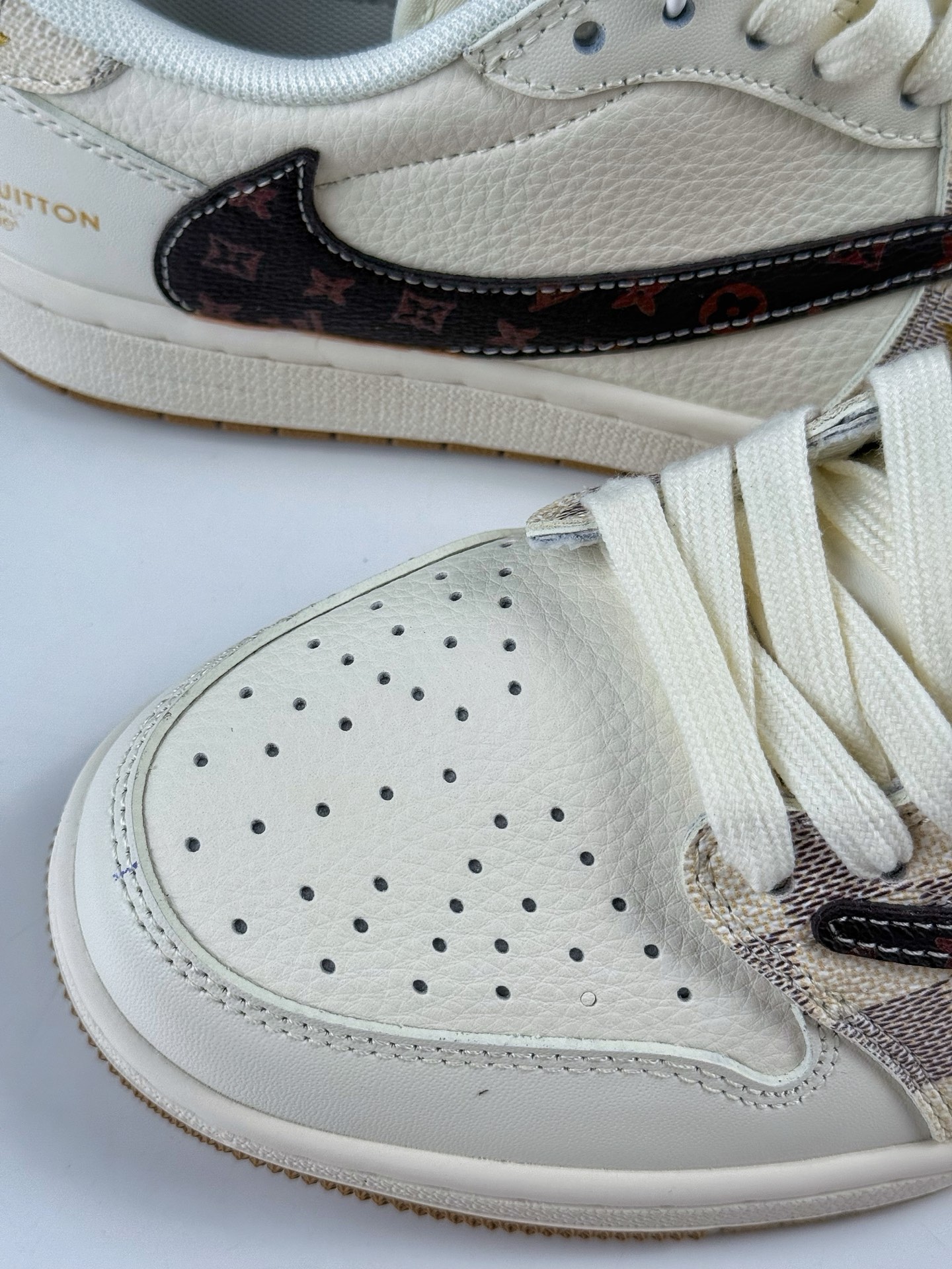 280 Travis Scott x Nike Air Jordan 1 Low x Louis Vuitton Air Jordan 1 Low 反转白黑倒钩 XS7089-617