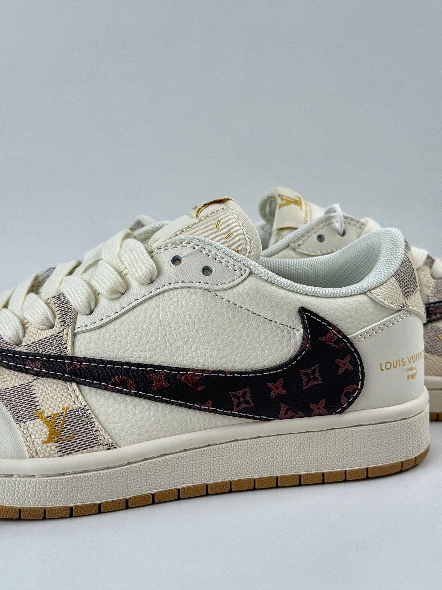 280 Travis Scott x Nike Air Jordan 1 Low x Louis Vuitton Air Jordan 1 Low 反转白黑倒钩 XS7089-617