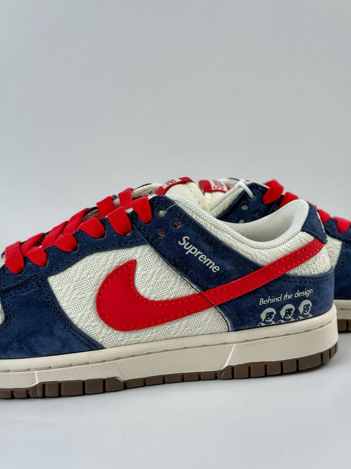 260 Nike SB Dunk Low x Supreme 蓝白红小勾 XD1588-220