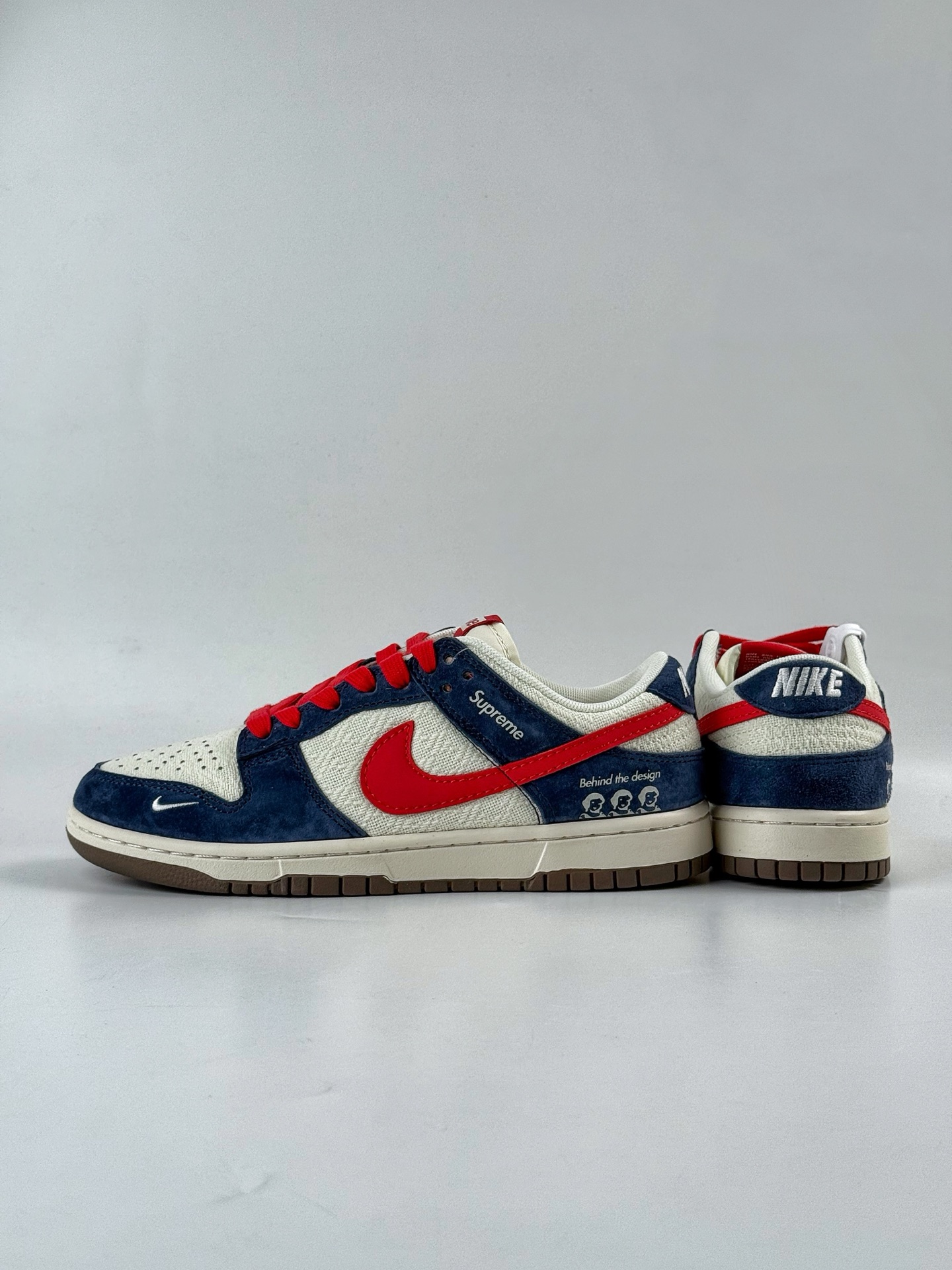 260 Nike SB Dunk Low x Supreme 蓝白红小勾 XD1588-220