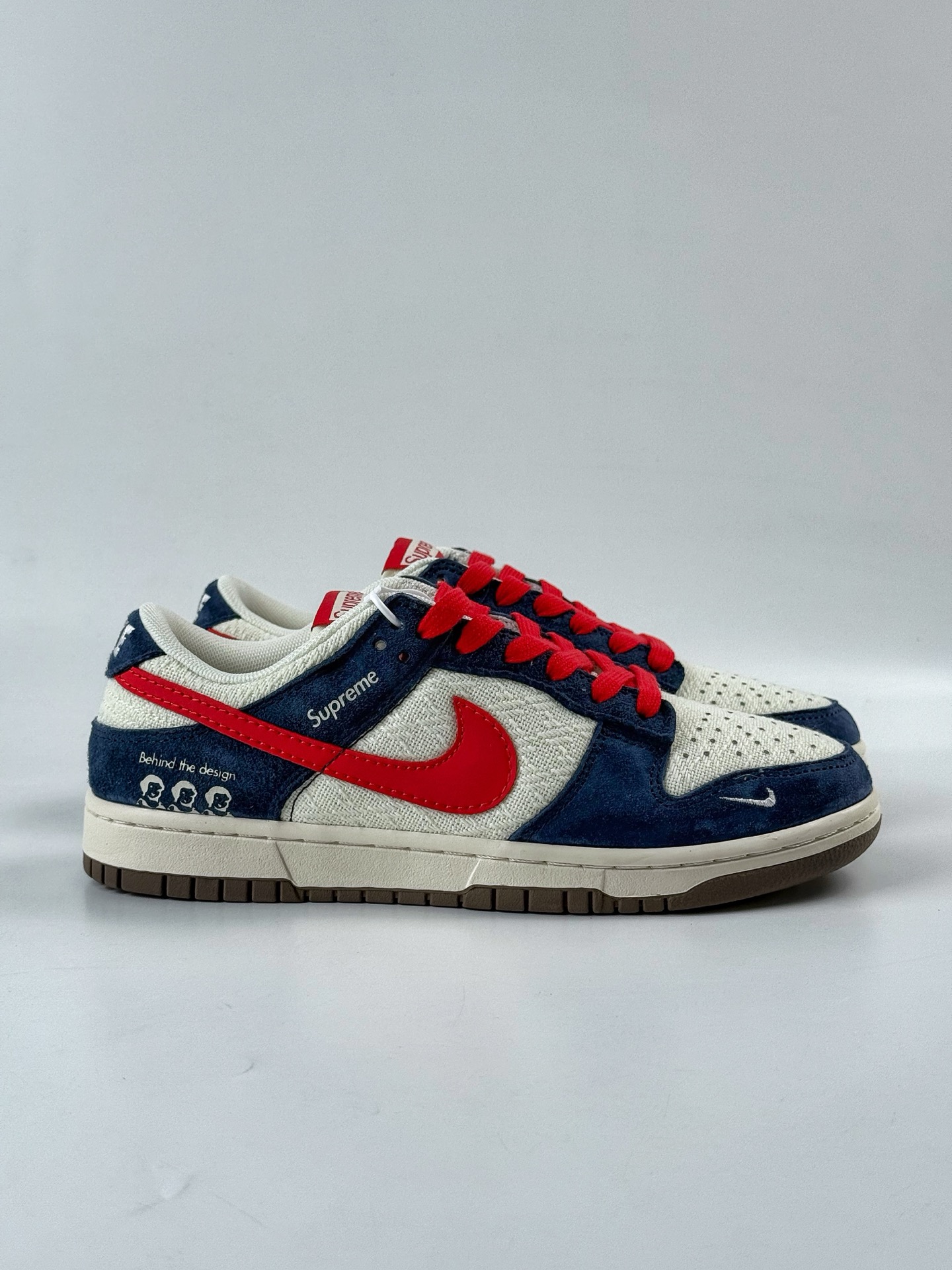 260 Nike SB Dunk Low x Supreme 蓝白红小勾 XD1588-220