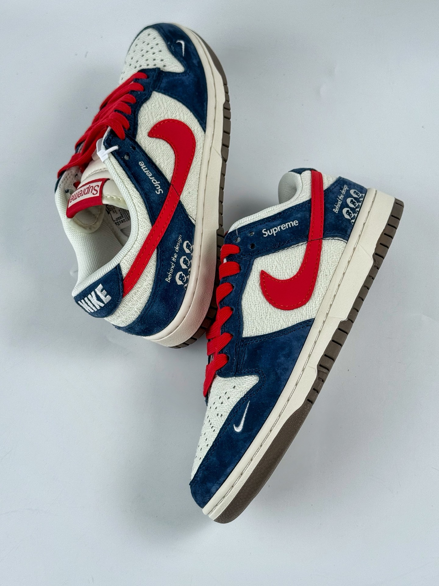 260 Nike SB Dunk Low x Supreme 蓝白红小勾 XD1588-220