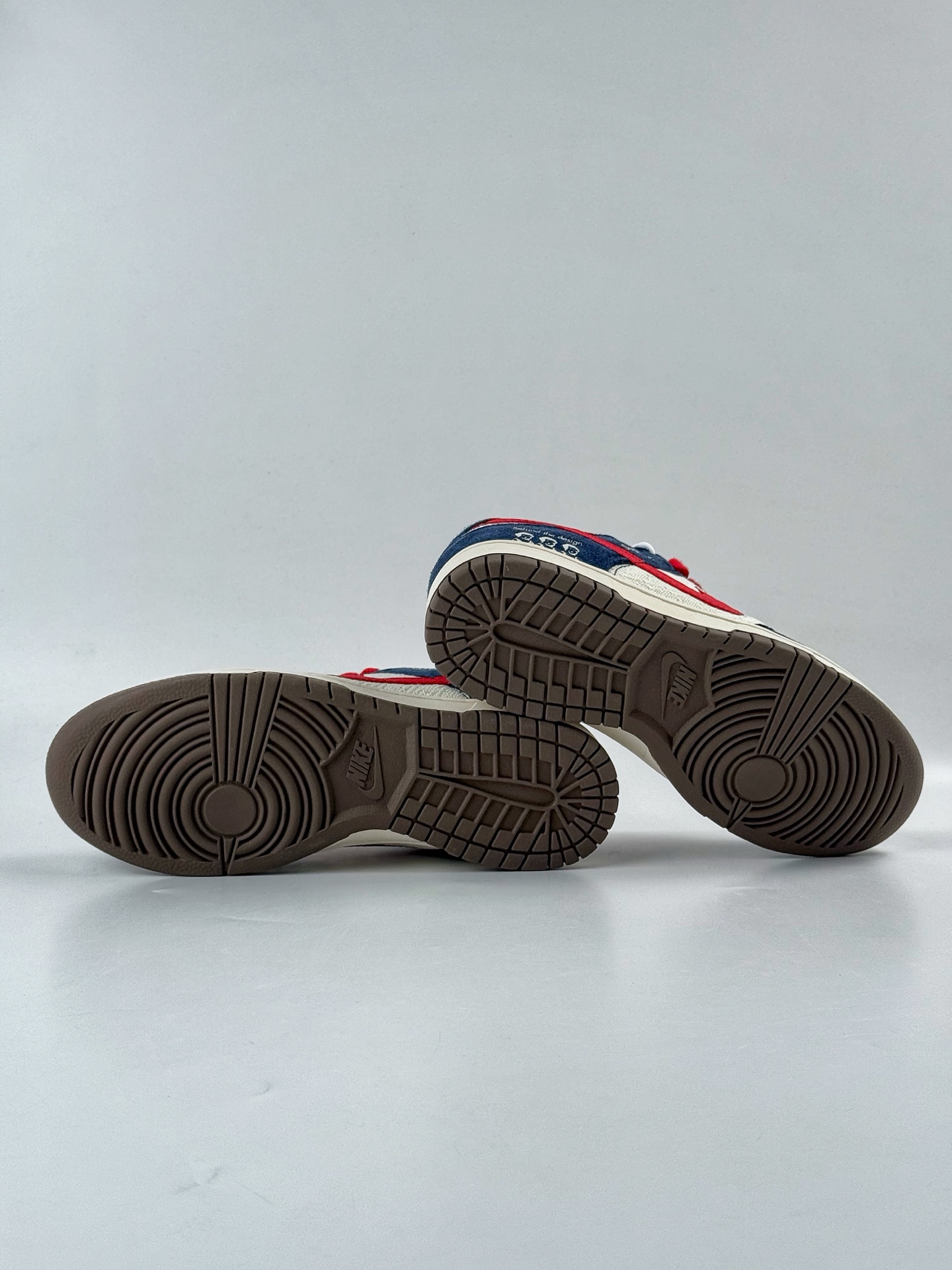 260 Nike SB Dunk Low x Supreme 蓝白红小勾 XD1588-220