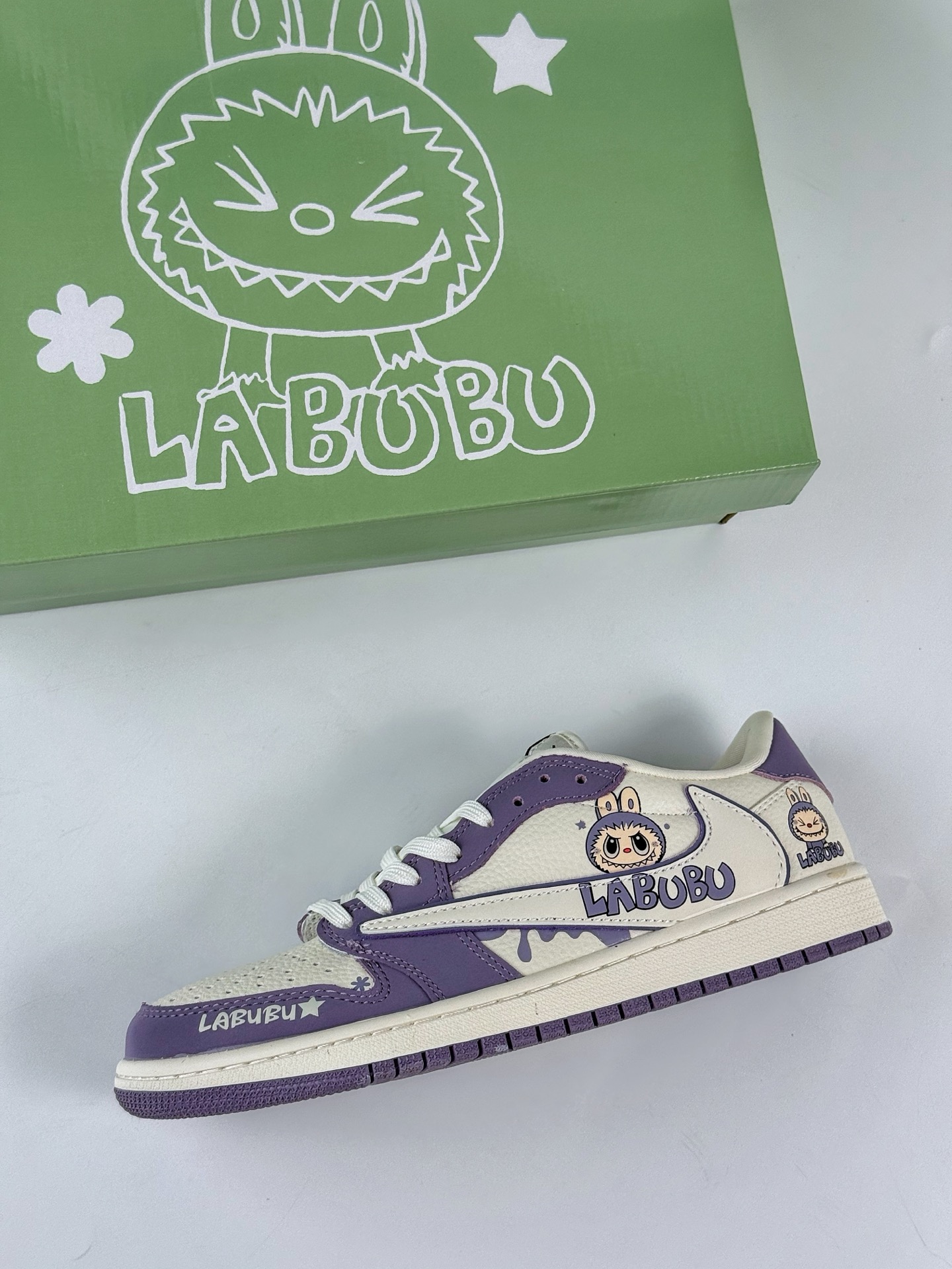 260 Travis Scott x Nike Air Jordan 1 Low x 拉布布涂鸦 Air Jordan 1 Low 反转紫白拉布布涂鸦倒钩 XB1979-010-Chinese UA Cheap High Quatity Brand Clothes Bags handbags Sneakers wholesale wholesaler seller from China Factory suppliers Fashion Clothing Shoes best Quality Beautiful Price 260 Travis Scott x Nike Air Jordan 1 Low x 拉布布涂鸦 Air Jordan 1 Low 反转紫白拉布布涂鸦倒钩 XB1979-010