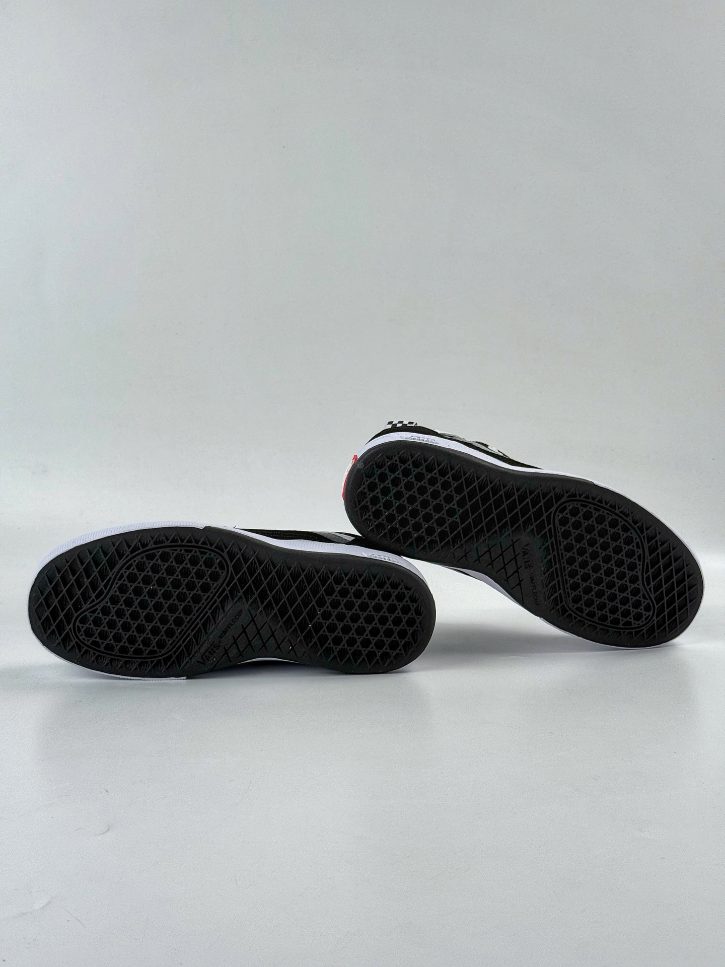 150 Vans Wayvee 耐磨低帮板鞋 韩国代购范斯专业缓震低帮滑板 VN0A5JIABMX1YK