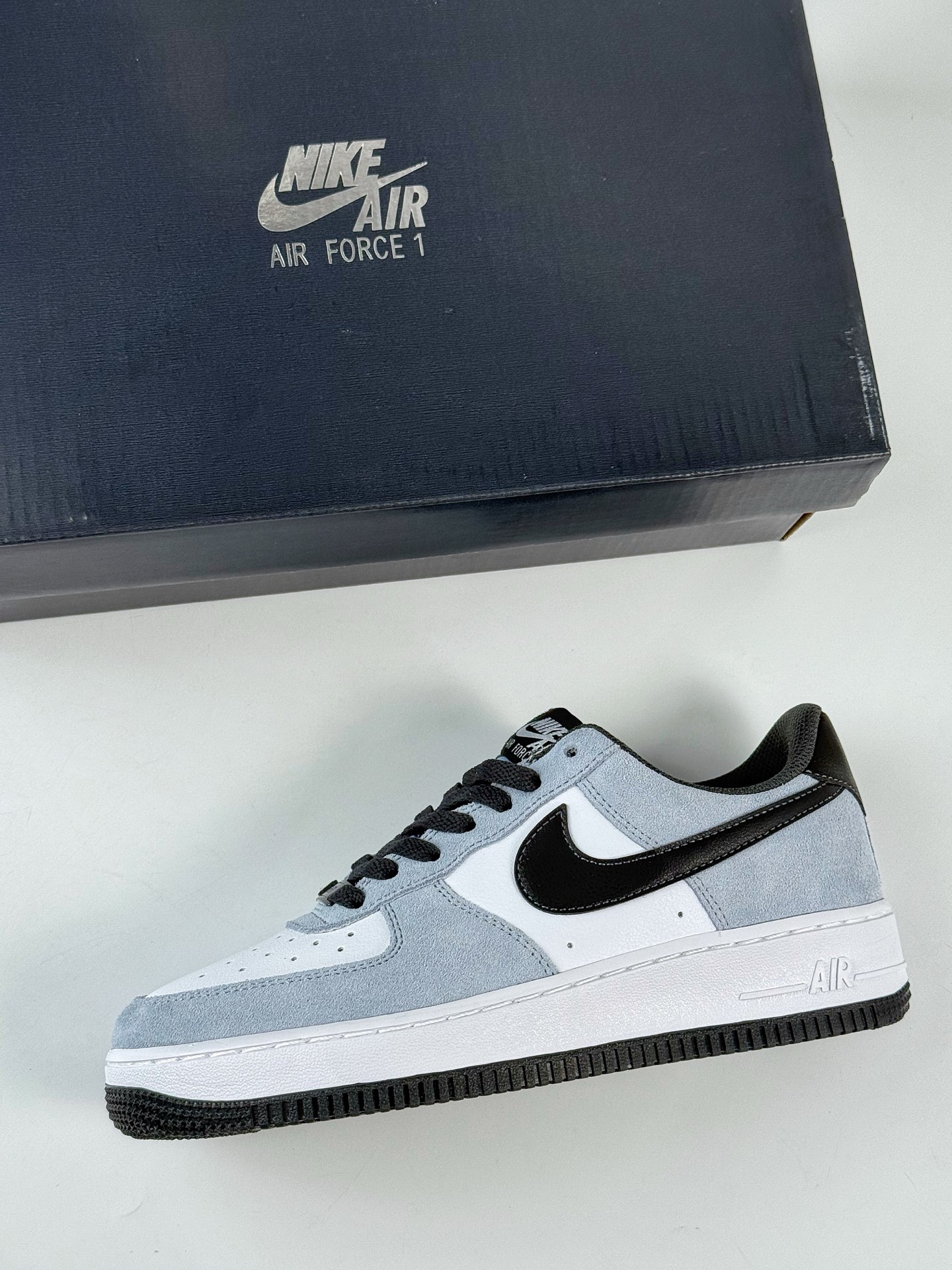 200 Nike Air Force 1 Low 07 灰白黑 IF6205-400