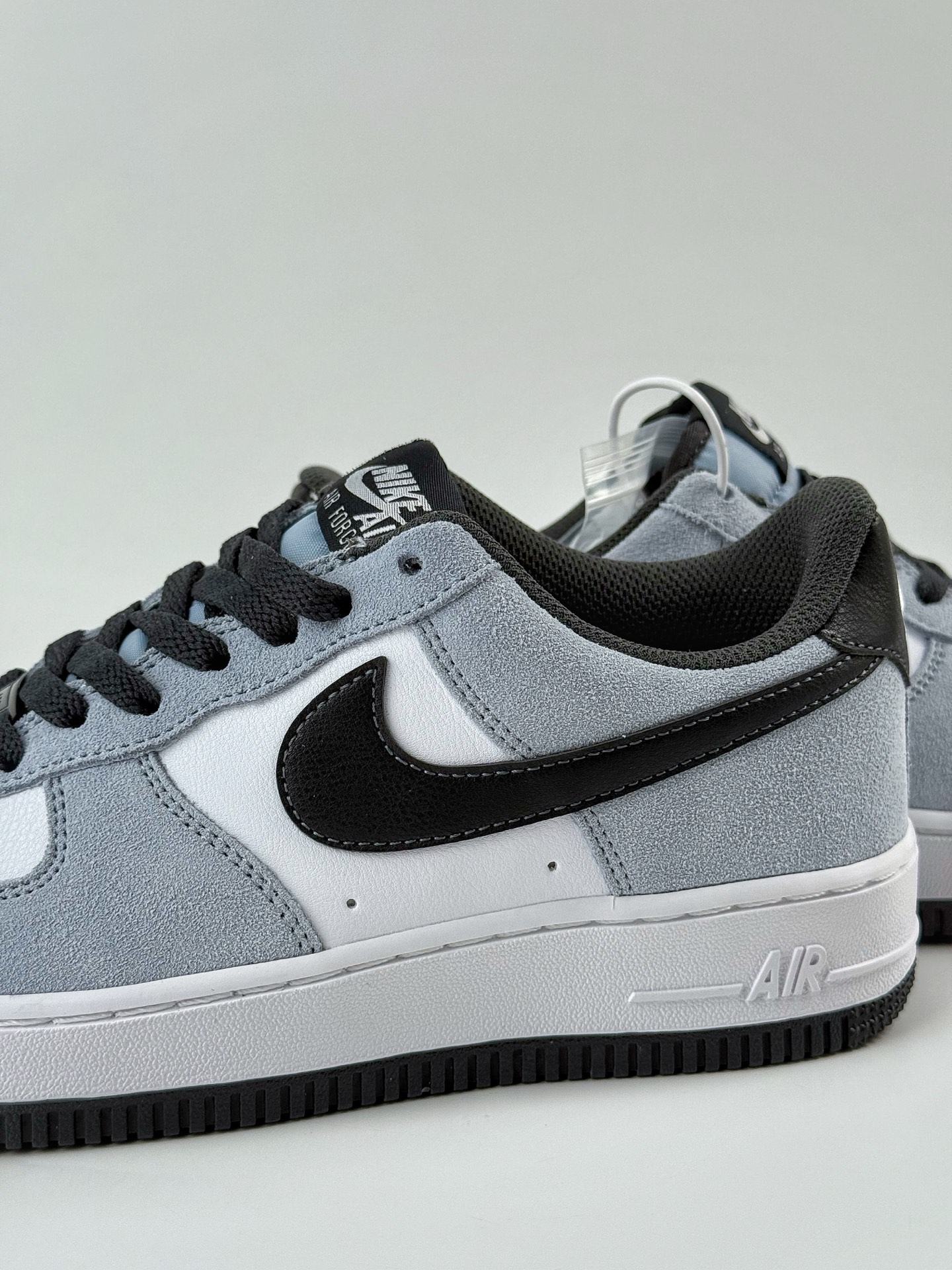 200 Nike Air Force 1 Low 07 灰白黑 IF6205-400