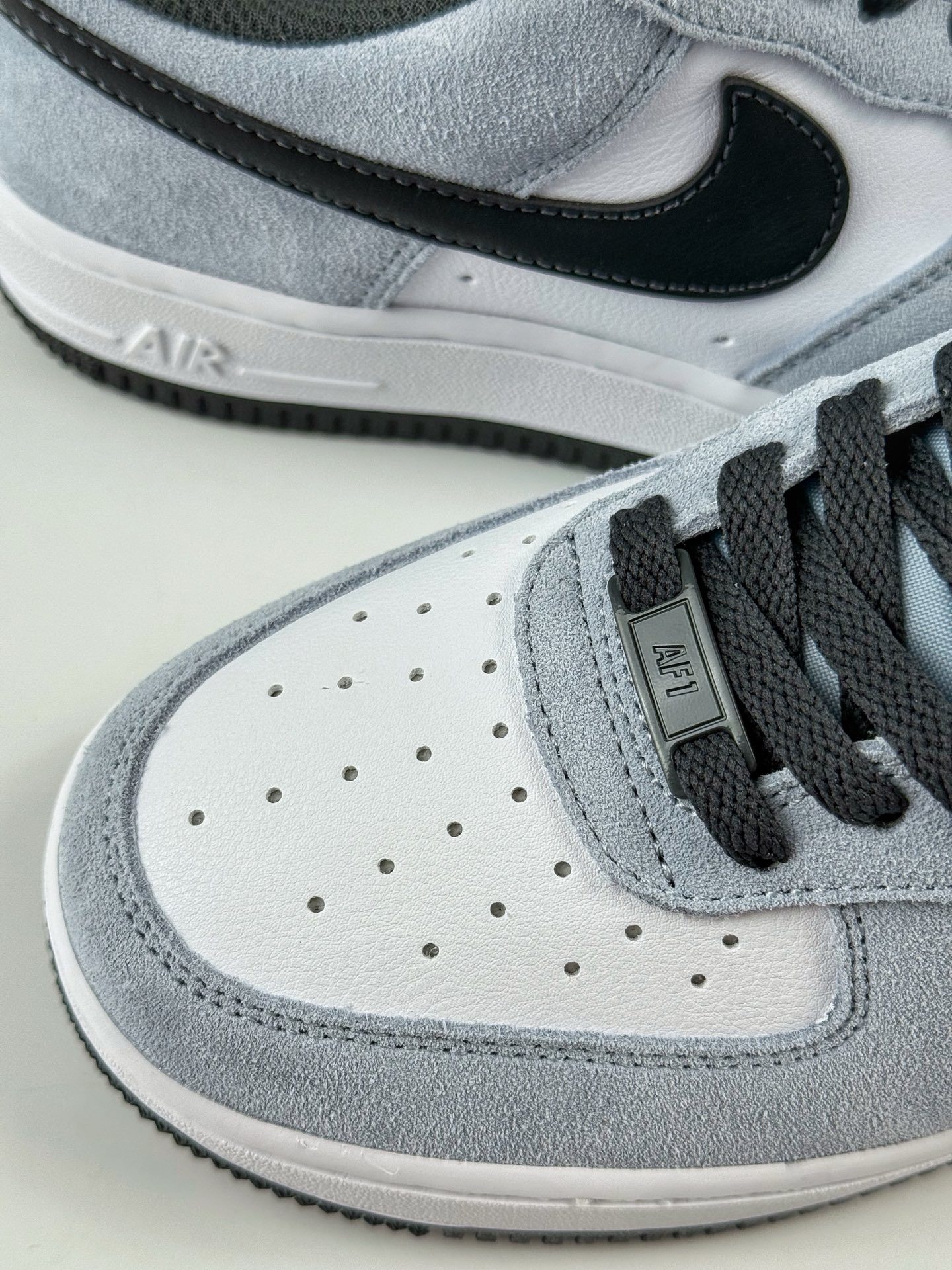 200 Nike Air Force 1 Low 07 灰白黑 IF6205-400