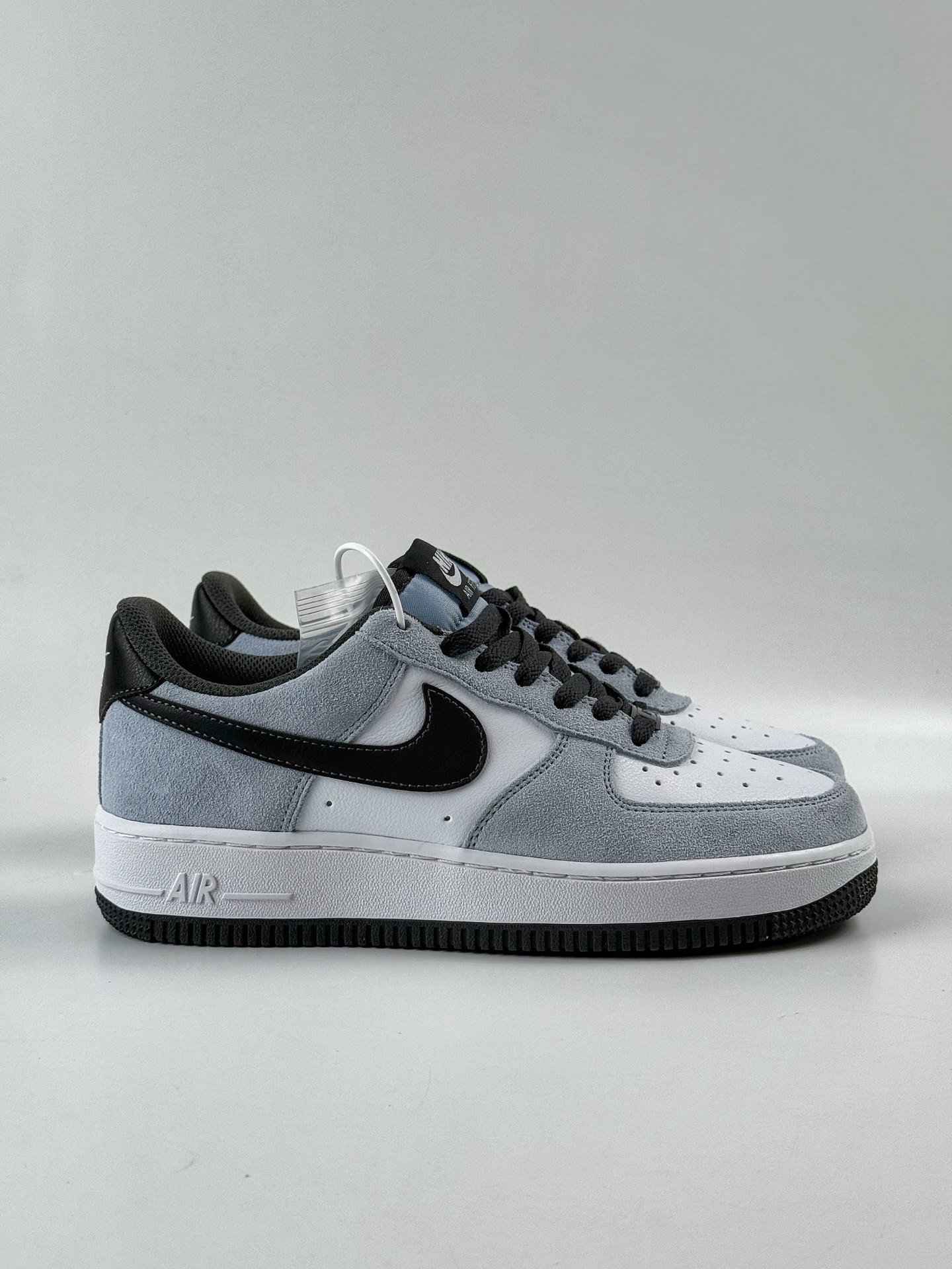 200 Nike Air Force 1 Low 07 灰白黑 IF6205-400