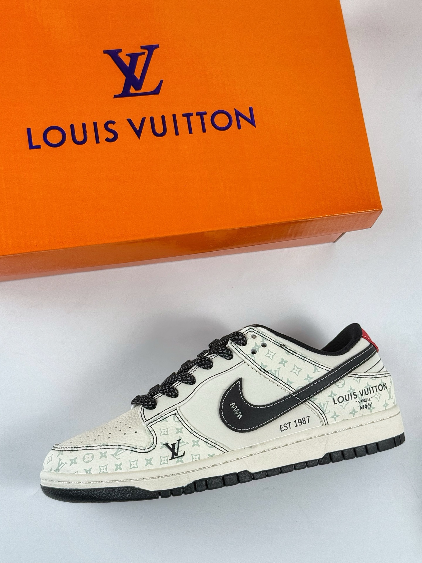 280 Nike SB Dunk Low x Louis Vuitton 白黑满天星 YX5066-362