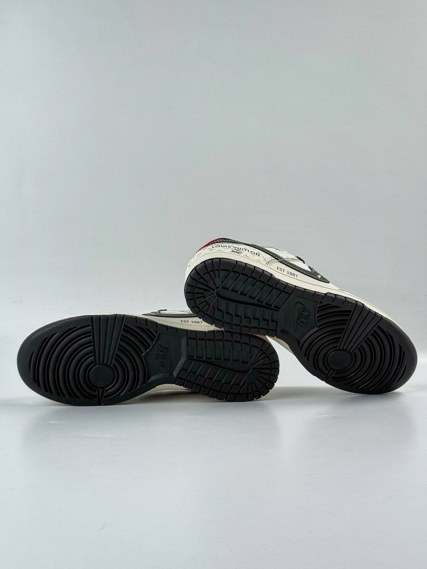 280 Nike SB Dunk Low x Louis Vuitton 白黑满天星 YX5066-362