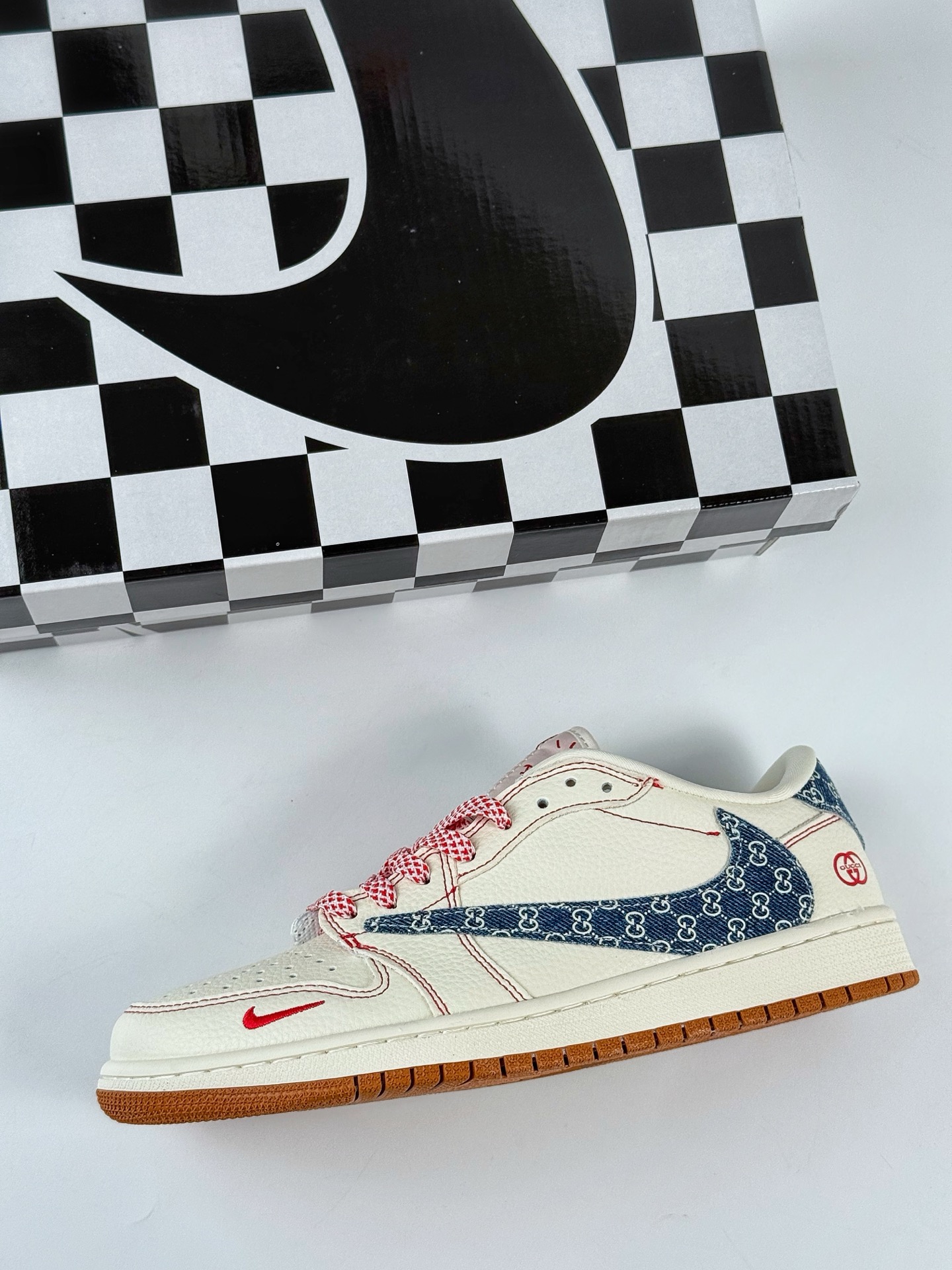 280 Travis Scott x Nike Air Jordan 1 Low x GUCCI Air Jordan 1 Low 反转白红牛仔小勾满天星倒钩 XQ1979-001