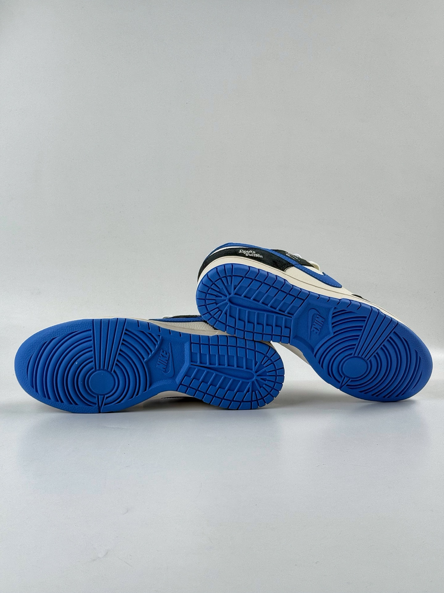 260 Nike SB Dunk Low x Louis Vuitton 黑蓝小勾 XD1588-221-Chinese UA Cheap High Quatity Brand Clothes Bags handbags Sneakers wholesale wholesaler seller from China Factory suppliers Fashion Clothing Shoes best Quality Beautiful Price 260 Nike SB Dunk Low x Louis Vuitton 黑蓝小勾 XD1588-221