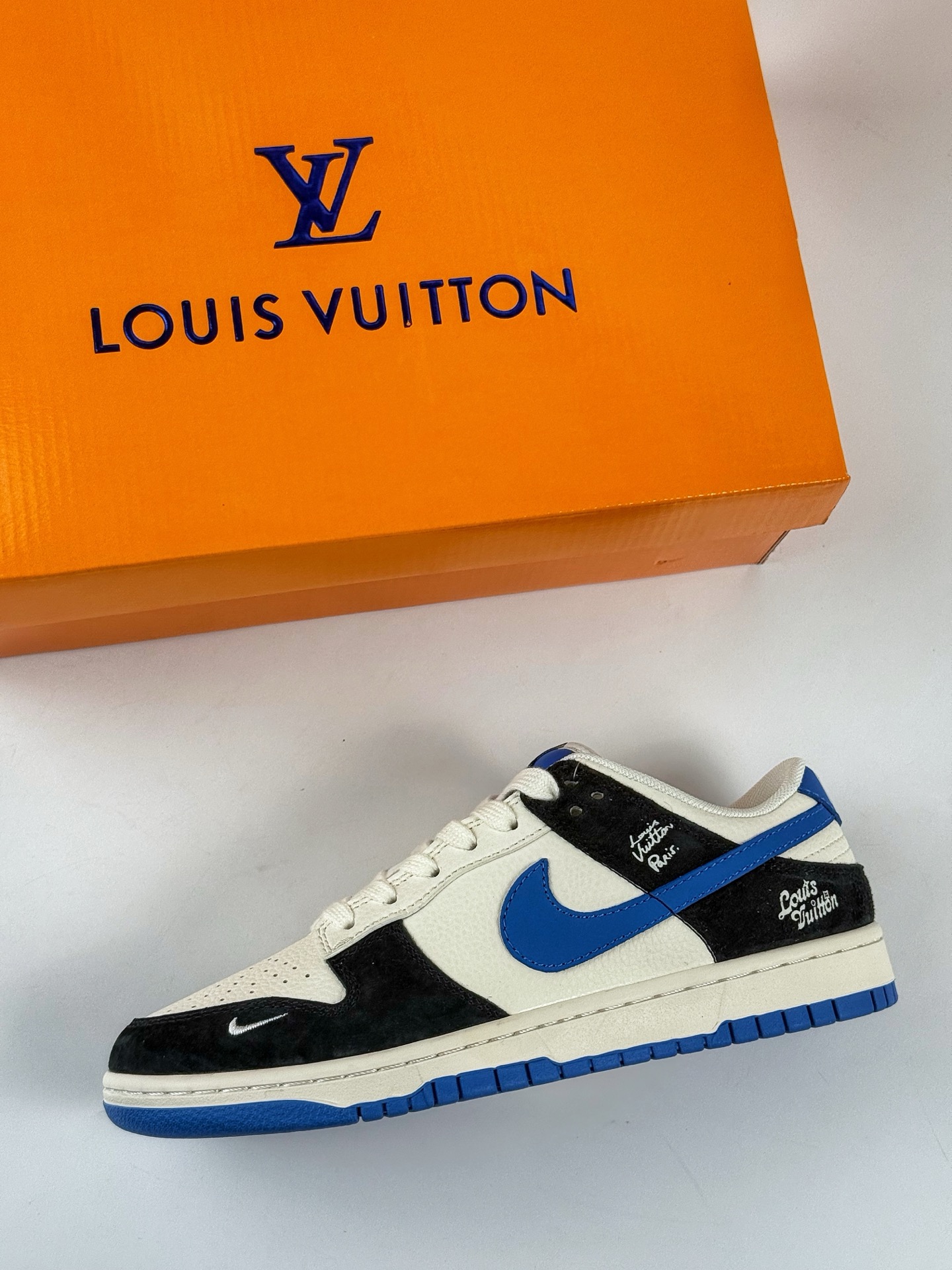 260 Nike SB Dunk Low x Louis Vuitton 黑蓝小勾 XD1588-221-Chinese UA Cheap High Quatity Brand Clothes Bags handbags Sneakers wholesale wholesaler seller from China Factory suppliers Fashion Clothing Shoes best Quality Beautiful Price 260 Nike SB Dunk Low x Louis Vuitton 黑蓝小勾 XD1588-221