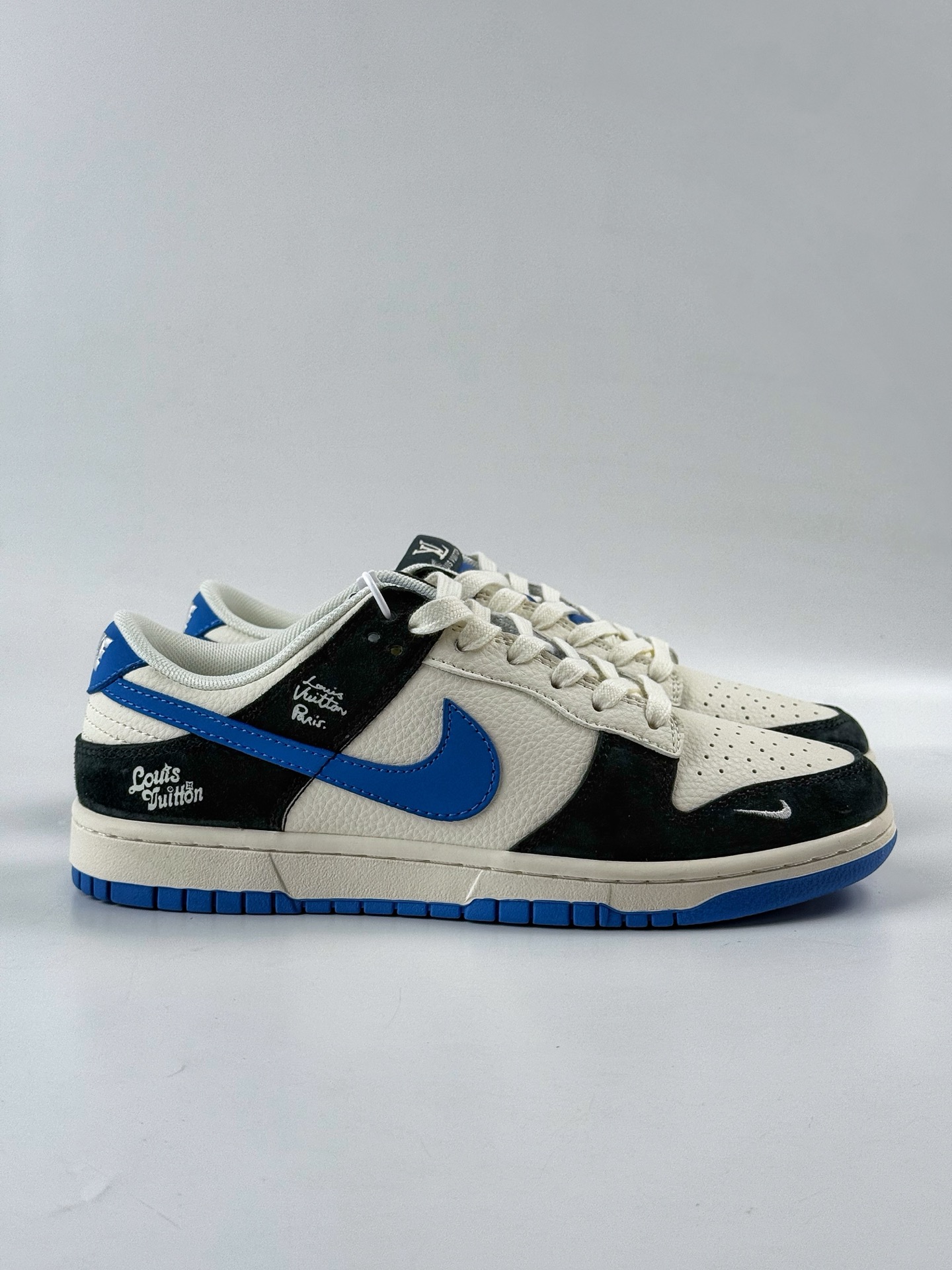 260 Nike SB Dunk Low x Louis Vuitton 黑蓝小勾 XD1588-221-Chinese UA Cheap High Quatity Brand Clothes Bags handbags Sneakers wholesale wholesaler seller from China Factory suppliers Fashion Clothing Shoes best Quality Beautiful Price 260 Nike SB Dunk Low x Louis Vuitton 黑蓝小勾 XD1588-221