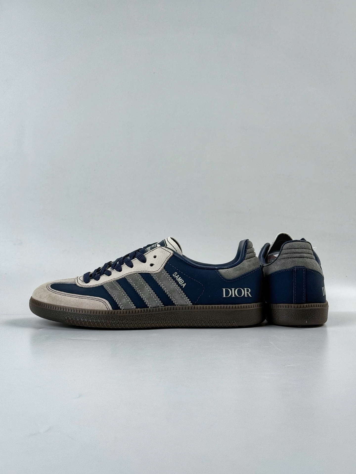 200 adidas originals Samba OG x DIOR 棕黑 桑巴舞系列复古经典轻便板鞋 DX0007-Chinese UA Cheap High Quatity Brand Clothes Bags handbags Sneakers wholesale wholesaler seller from China Factory suppliers Fashion Clothing Shoes best Quality Beautiful Price 200 adidas originals Samba OG x DIOR 棕黑 桑巴舞系列复古经典轻便板鞋 DX0007