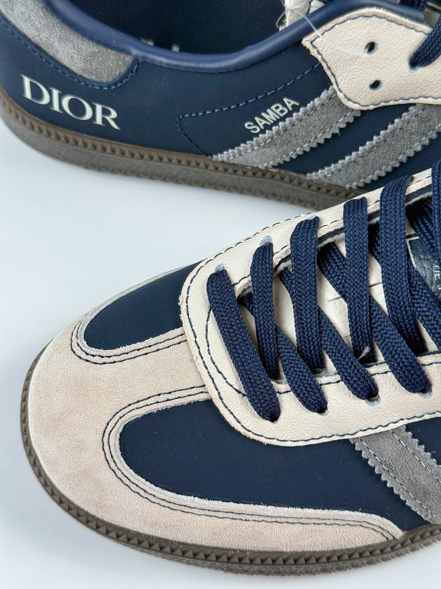 200 adidas originals Samba OG x DIOR 棕黑 桑巴舞系列复古经典轻便板鞋 DX0007-Chinese UA Cheap High Quatity Brand Clothes Bags handbags Sneakers wholesale wholesaler seller from China Factory suppliers Fashion Clothing Shoes best Quality Beautiful Price 200 adidas originals Samba OG x DIOR 棕黑 桑巴舞系列复古经典轻便板鞋 DX0007