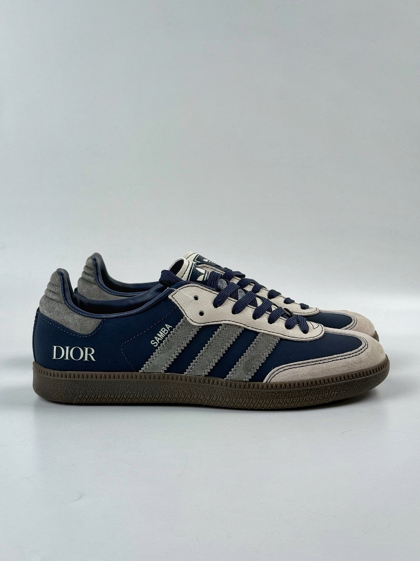 200 adidas originals Samba OG x DIOR 棕黑 桑巴舞系列复古经典轻便板鞋 DX0007-Chinese UA Cheap High Quatity Brand Clothes Bags handbags Sneakers wholesale wholesaler seller from China Factory suppliers Fashion Clothing Shoes best Quality Beautiful Price 200 adidas originals Samba OG x DIOR 棕黑 桑巴舞系列复古经典轻便板鞋 DX0007