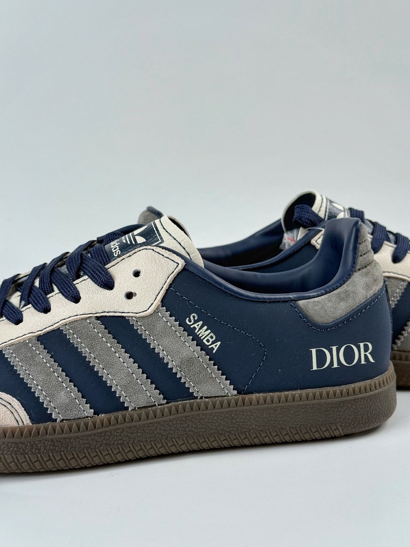 200 adidas originals Samba OG x DIOR 棕黑 桑巴舞系列复古经典轻便板鞋 DX0007-Chinese UA Cheap High Quatity Brand Clothes Bags handbags Sneakers wholesale wholesaler seller from China Factory suppliers Fashion Clothing Shoes best Quality Beautiful Price 200 adidas originals Samba OG x DIOR 棕黑 桑巴舞系列复古经典轻便板鞋 DX0007