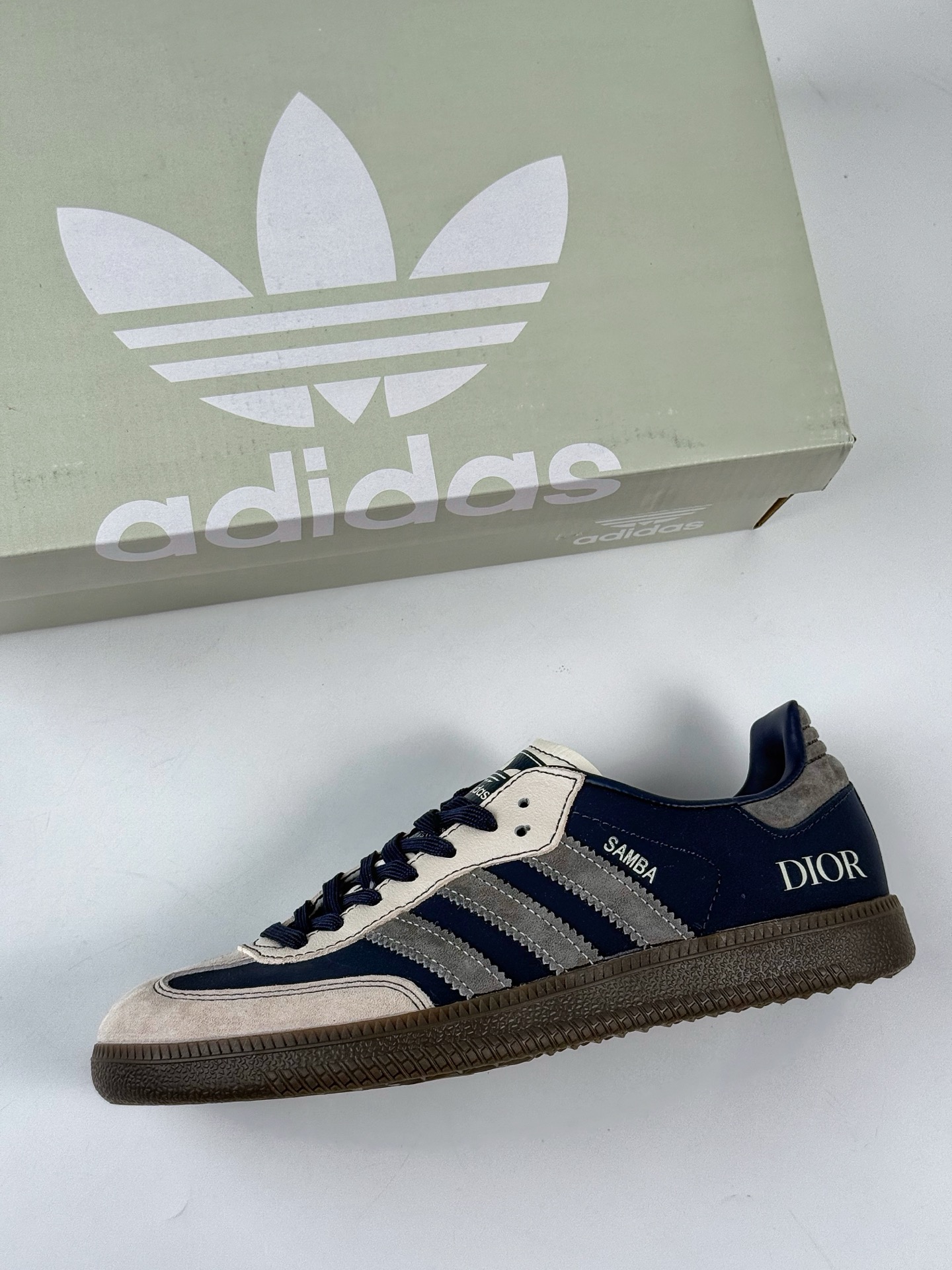200 adidas originals Samba OG x DIOR 棕黑 桑巴舞系列复古经典轻便板鞋 DX0007-Chinese UA Cheap High Quatity Brand Clothes Bags handbags Sneakers wholesale wholesaler seller from China Factory suppliers Fashion Clothing Shoes best Quality Beautiful Price 200 adidas originals Samba OG x DIOR 棕黑 桑巴舞系列复古经典轻便板鞋 DX0007