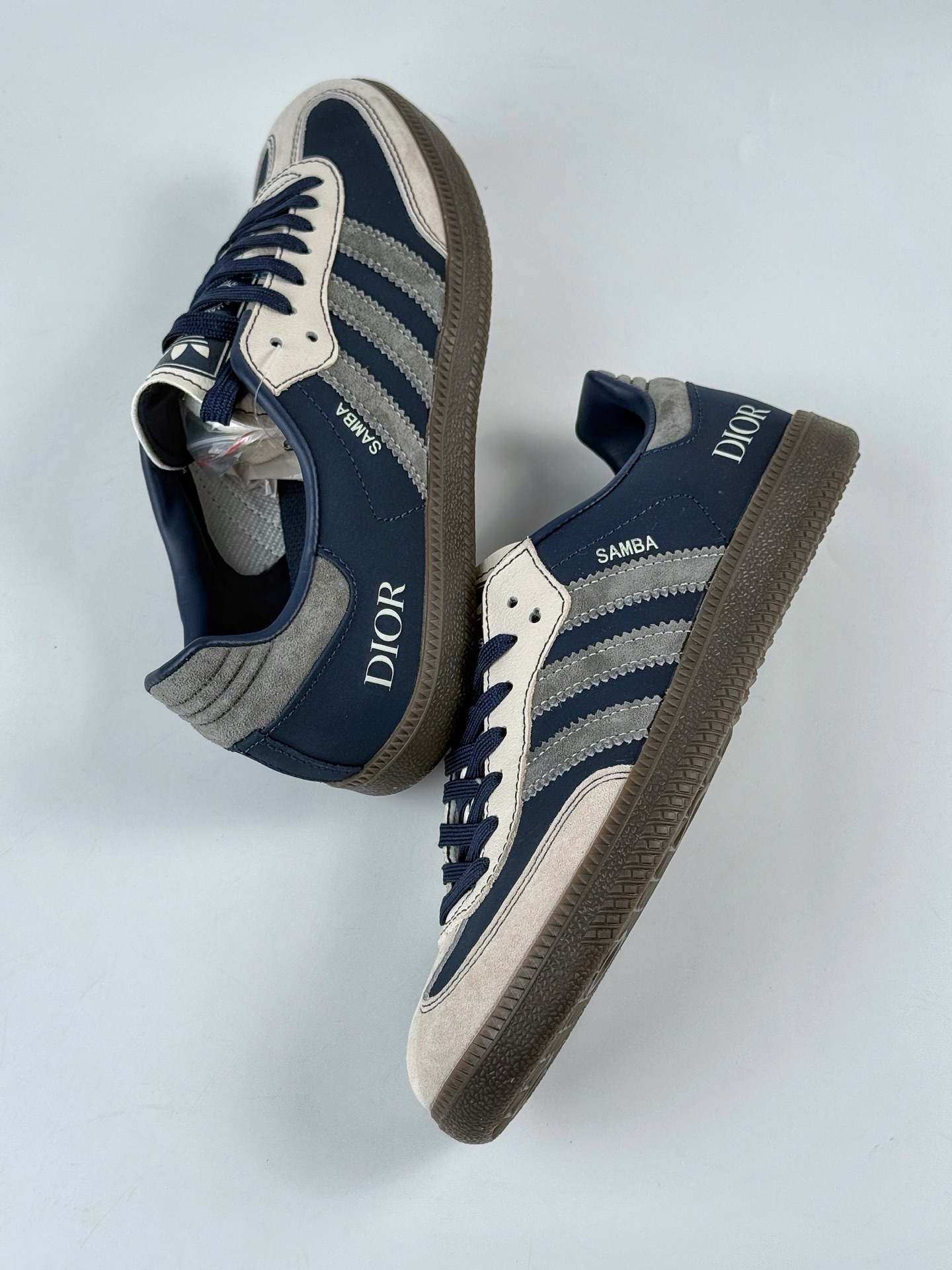 200 adidas originals Samba OG x DIOR 棕黑 桑巴舞系列复古经典轻便板鞋 DX0007-Chinese UA Cheap High Quatity Brand Clothes Bags handbags Sneakers wholesale wholesaler seller from China Factory suppliers Fashion Clothing Shoes best Quality Beautiful Price 200 adidas originals Samba OG x DIOR 棕黑 桑巴舞系列复古经典轻便板鞋 DX0007