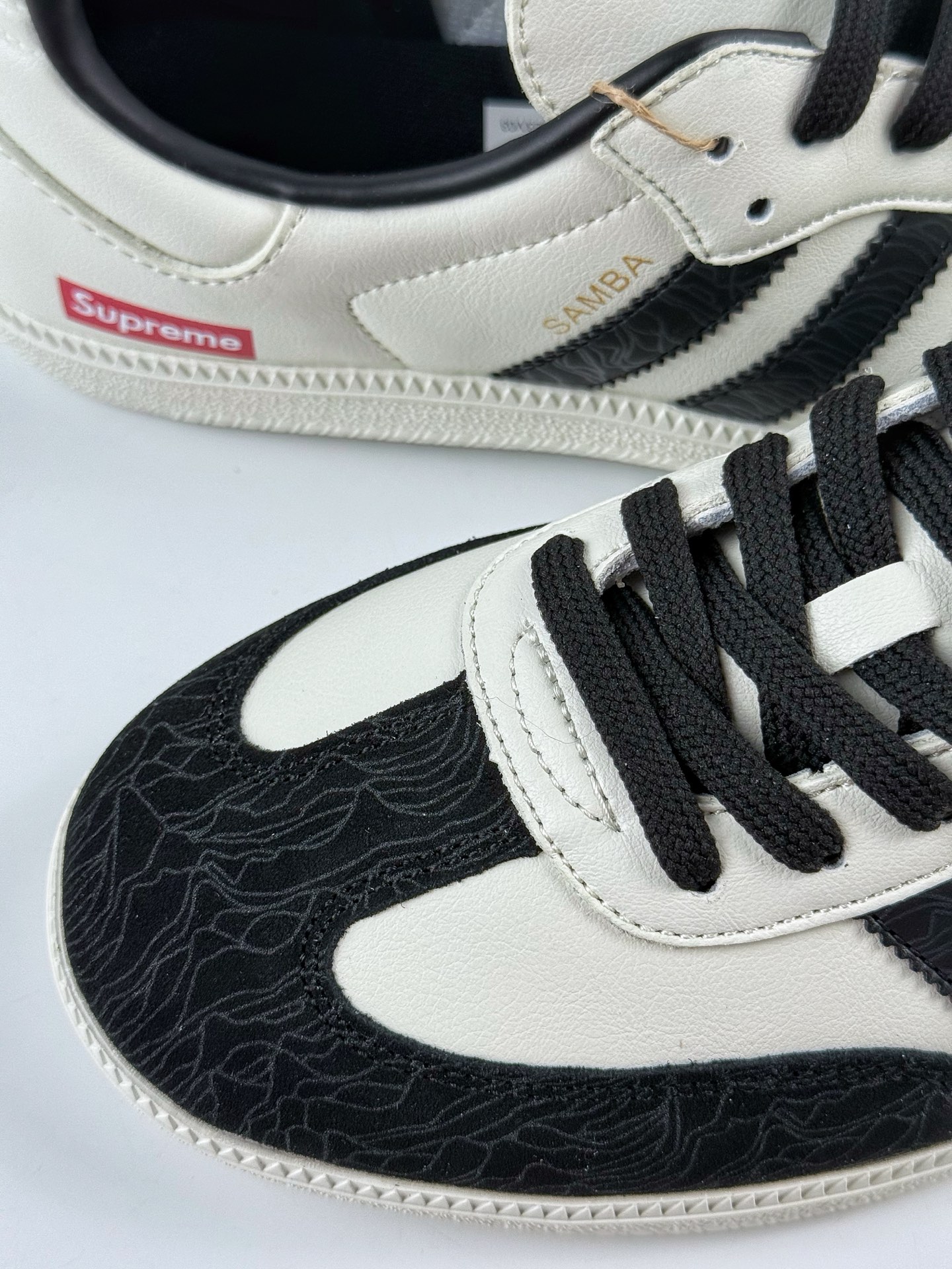 200 adidas originals Samba OG x Supreme 黑白 桑巴舞系列复古经典轻便板鞋 GJ75807